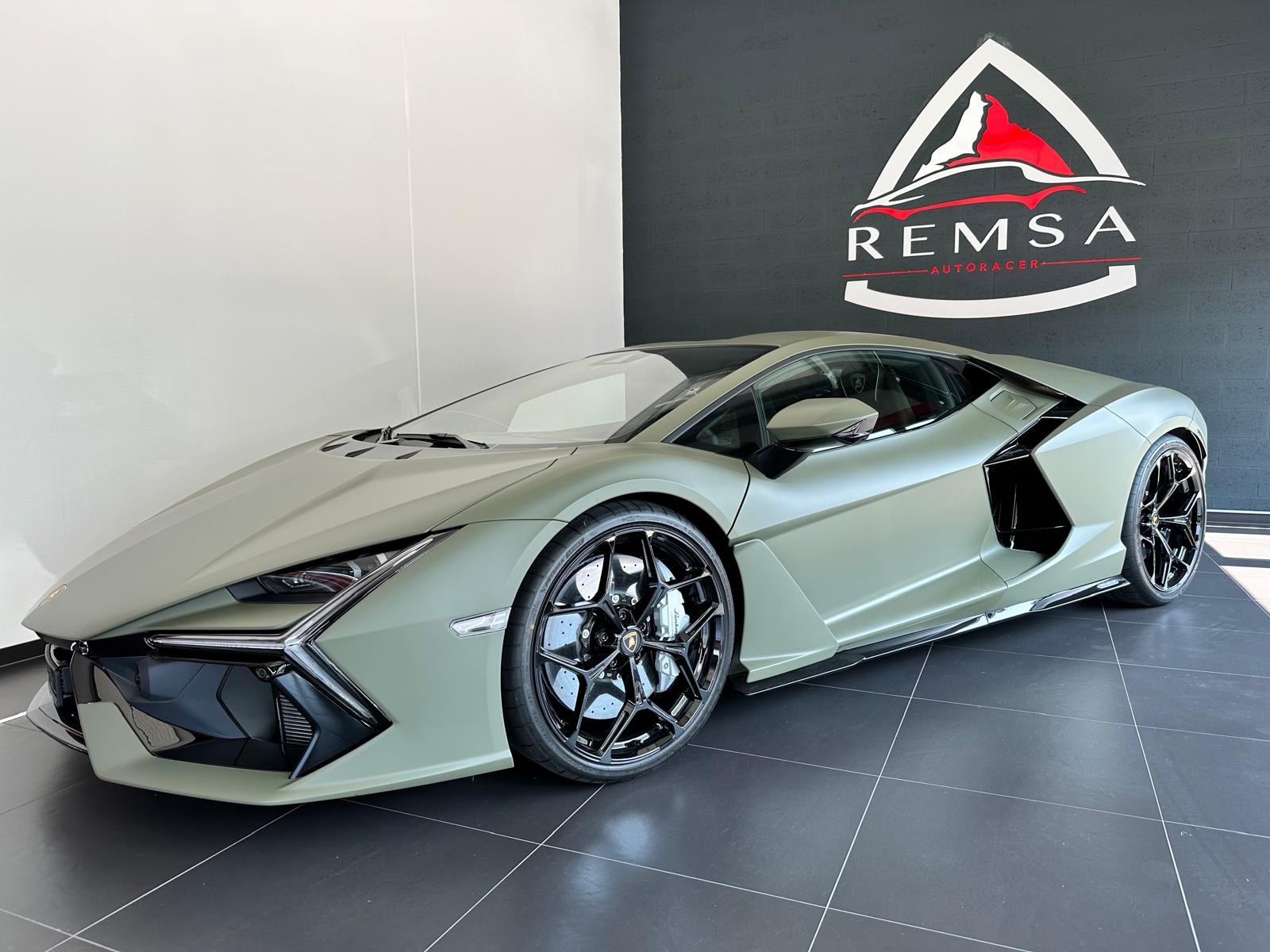 LAMBORGHINI REVUELTO