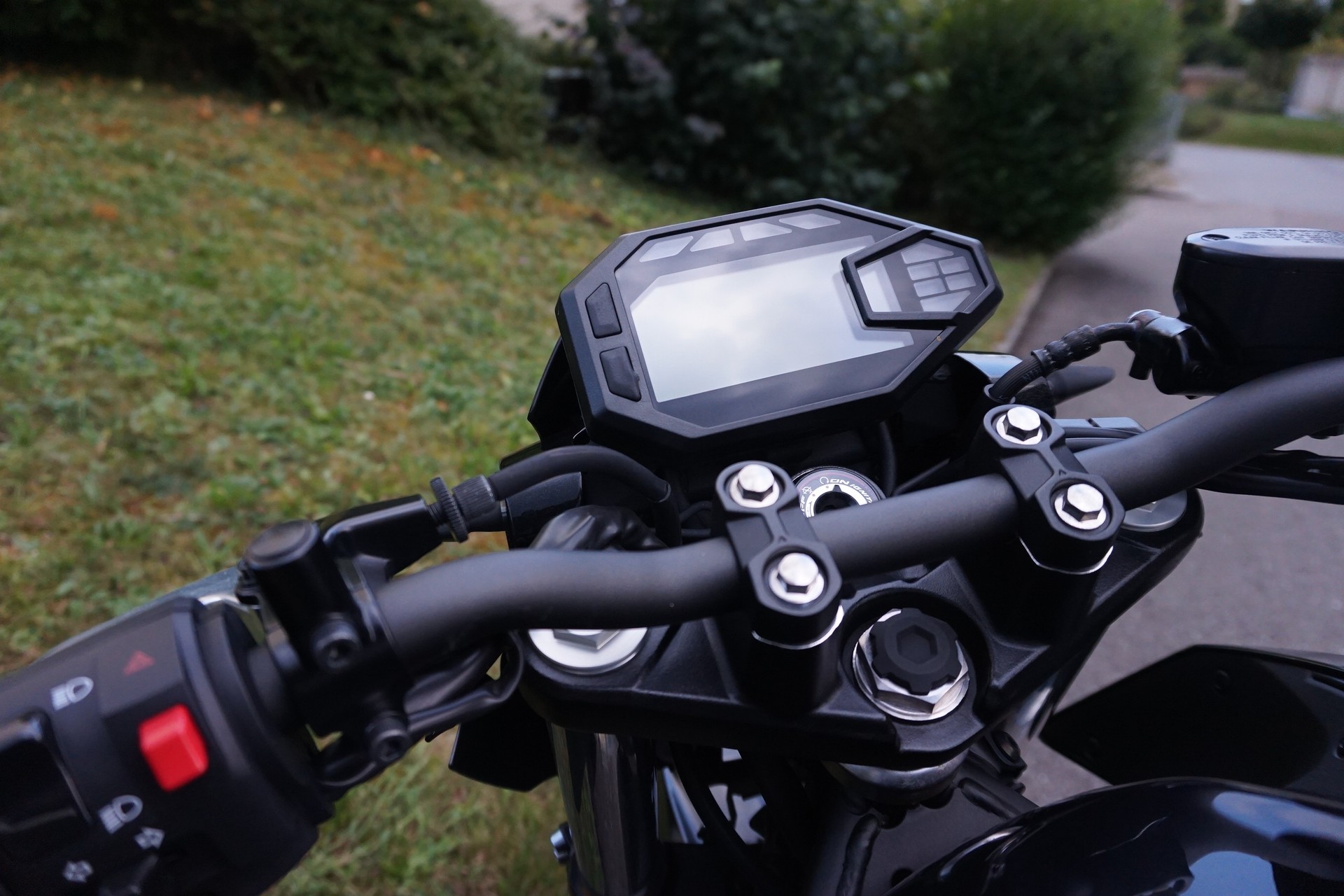 KAWASAKI Z 500 ABS mit Leovinci LV One Karbon Auspuff-image-9