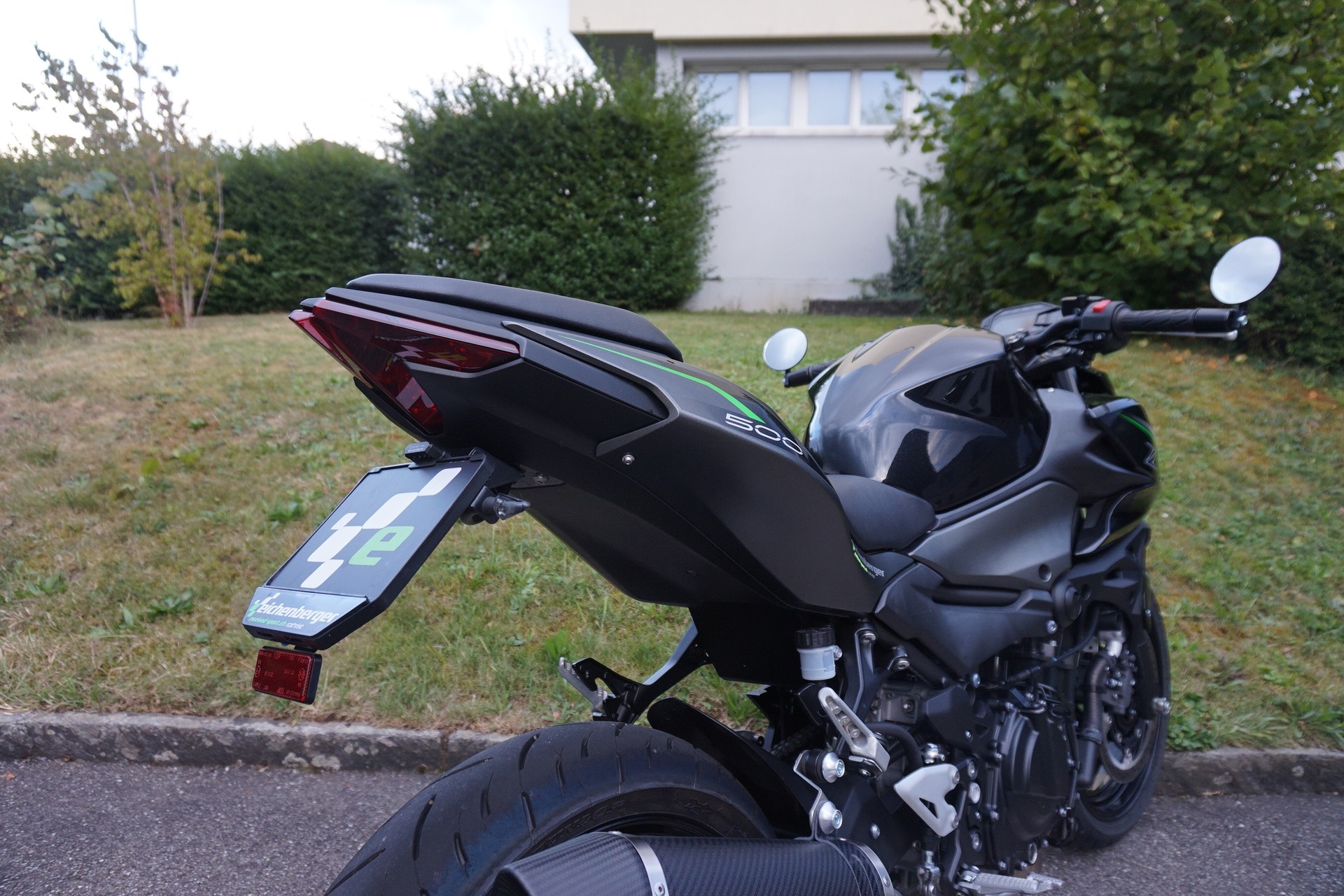 KAWASAKI Z 500 ABS mit Leovinci LV One Karbon Auspuff-image-5