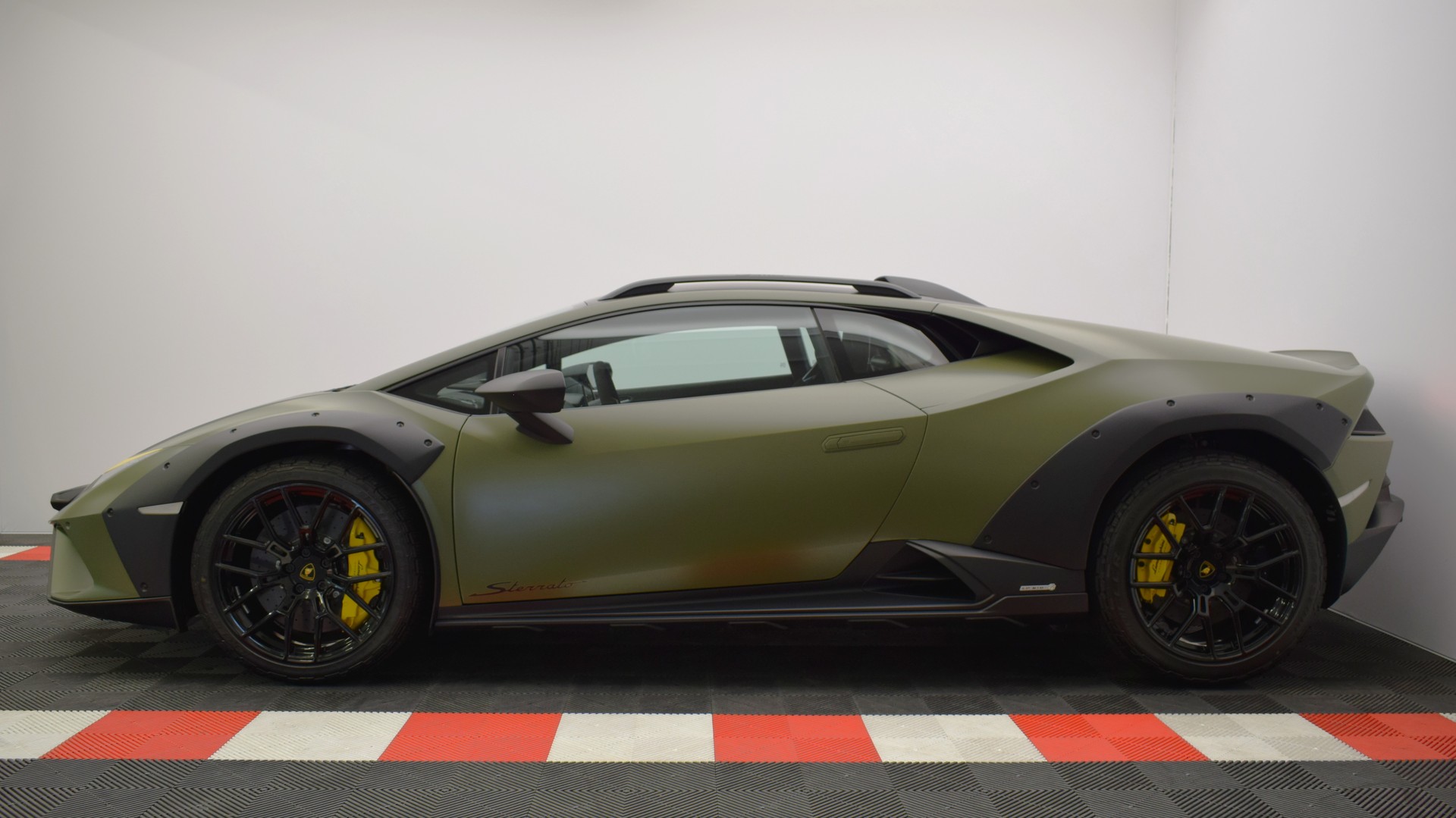LAMBORGHINI Huracan Sterrato LP610-4 "Verde Turbine, 1 / 1499" CH Fahrzeug-image-10