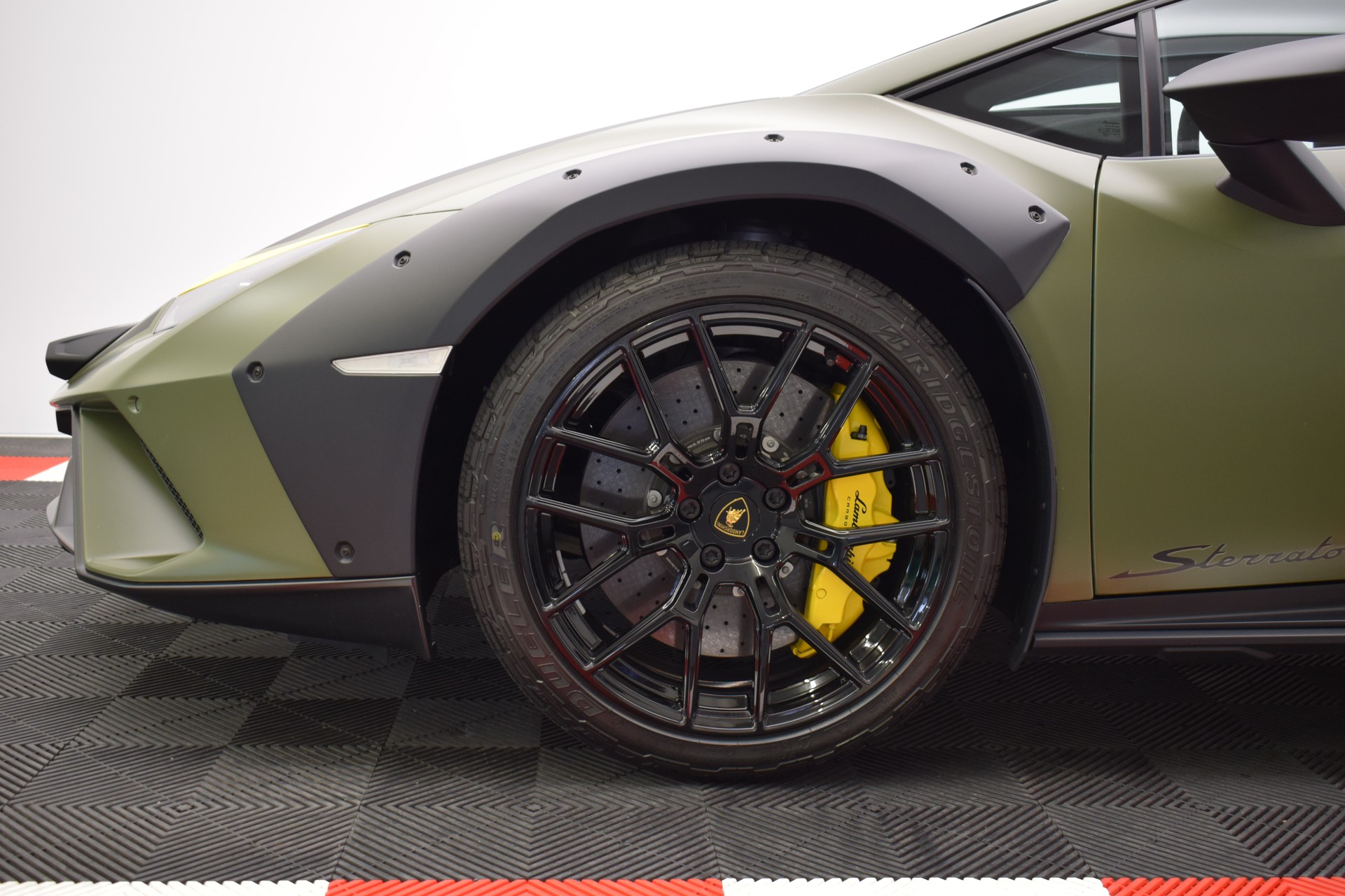 LAMBORGHINI Huracan Sterrato LP610-4 "Verde Turbine, 1 / 1499" CH Fahrzeug-image-8