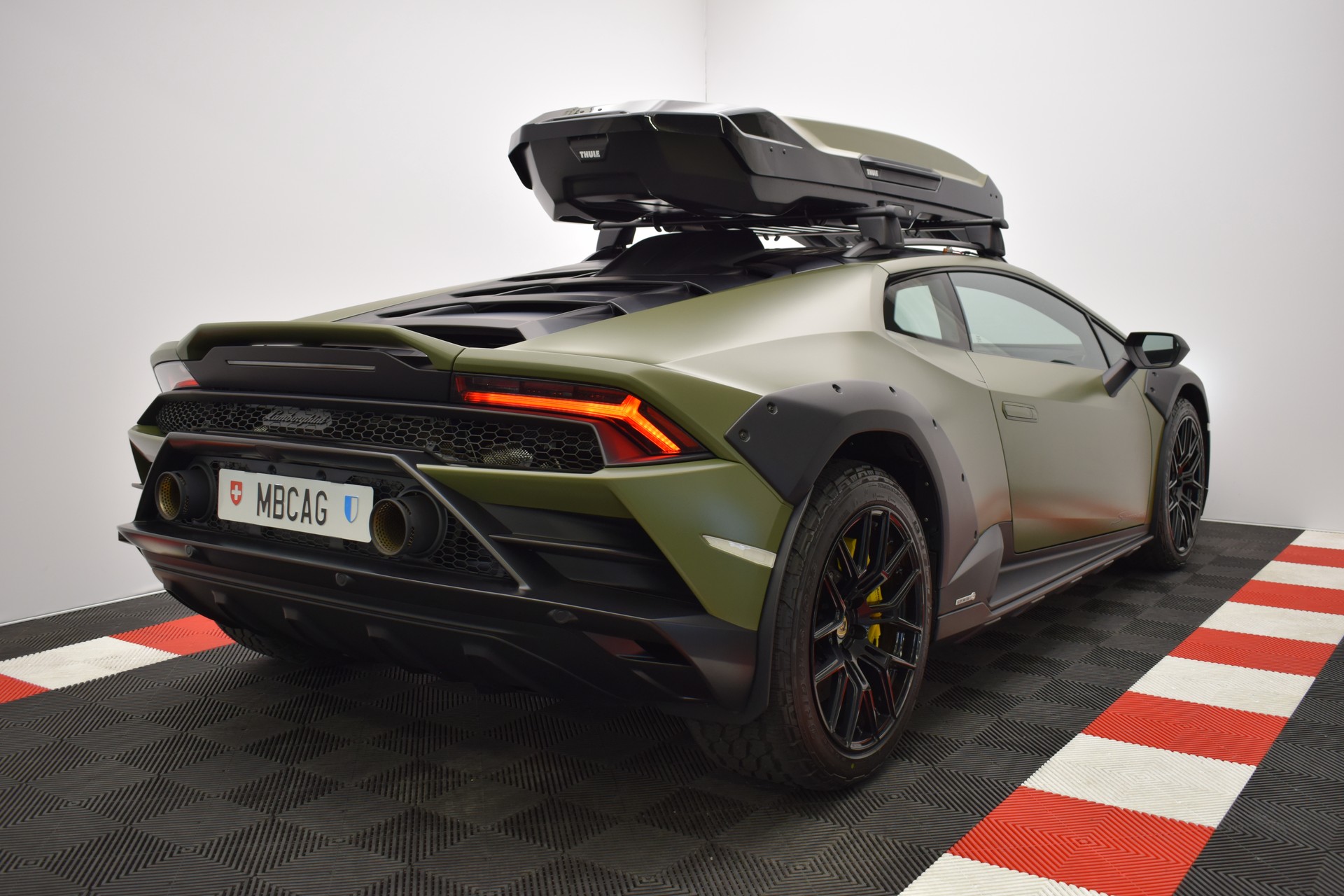 LAMBORGHINI Huracan Sterrato LP610-4 "Verde Turbine, 1 / 1499" CH Fahrzeug-image-12