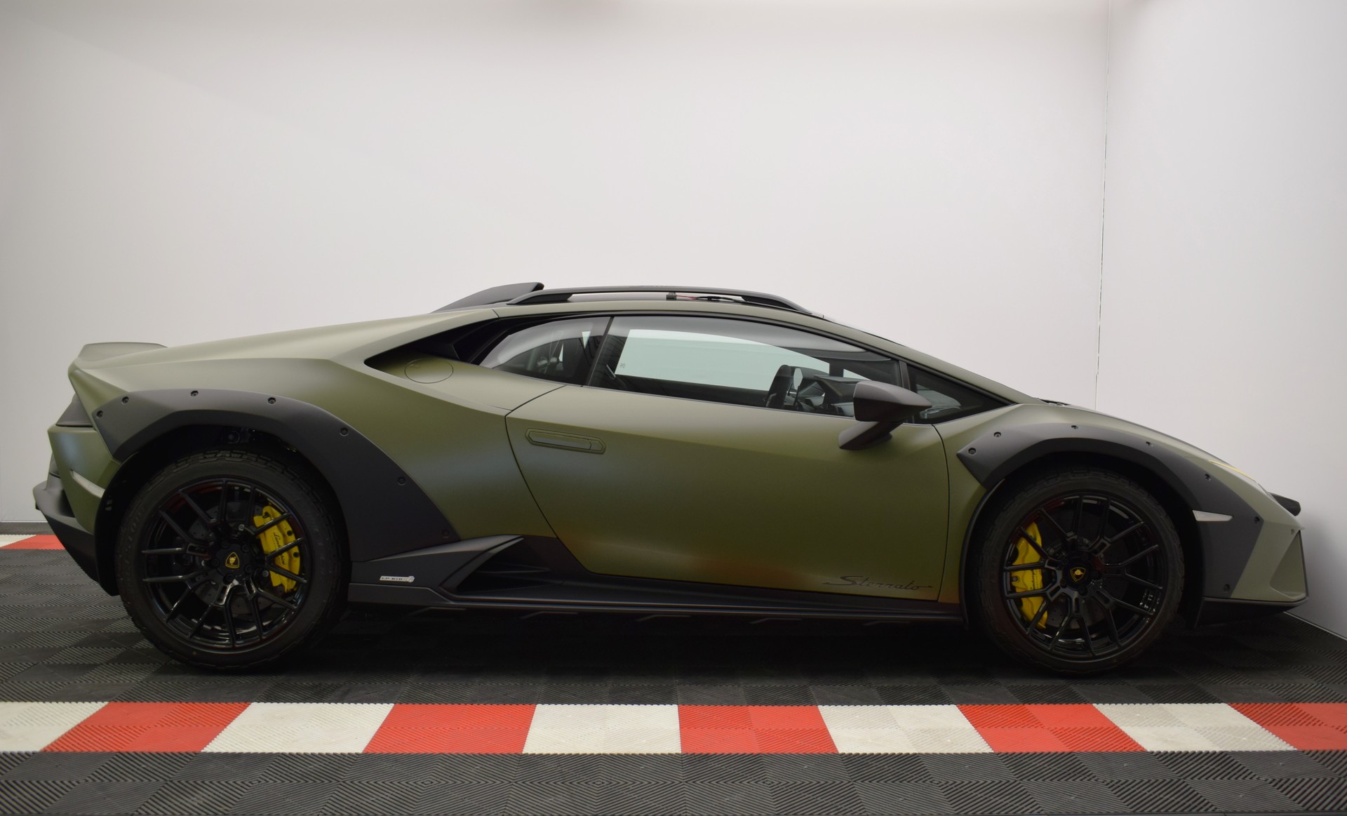 LAMBORGHINI Huracan Sterrato LP610-4 "Verde Turbine, 1 / 1499" CH Fahrzeug-image-18