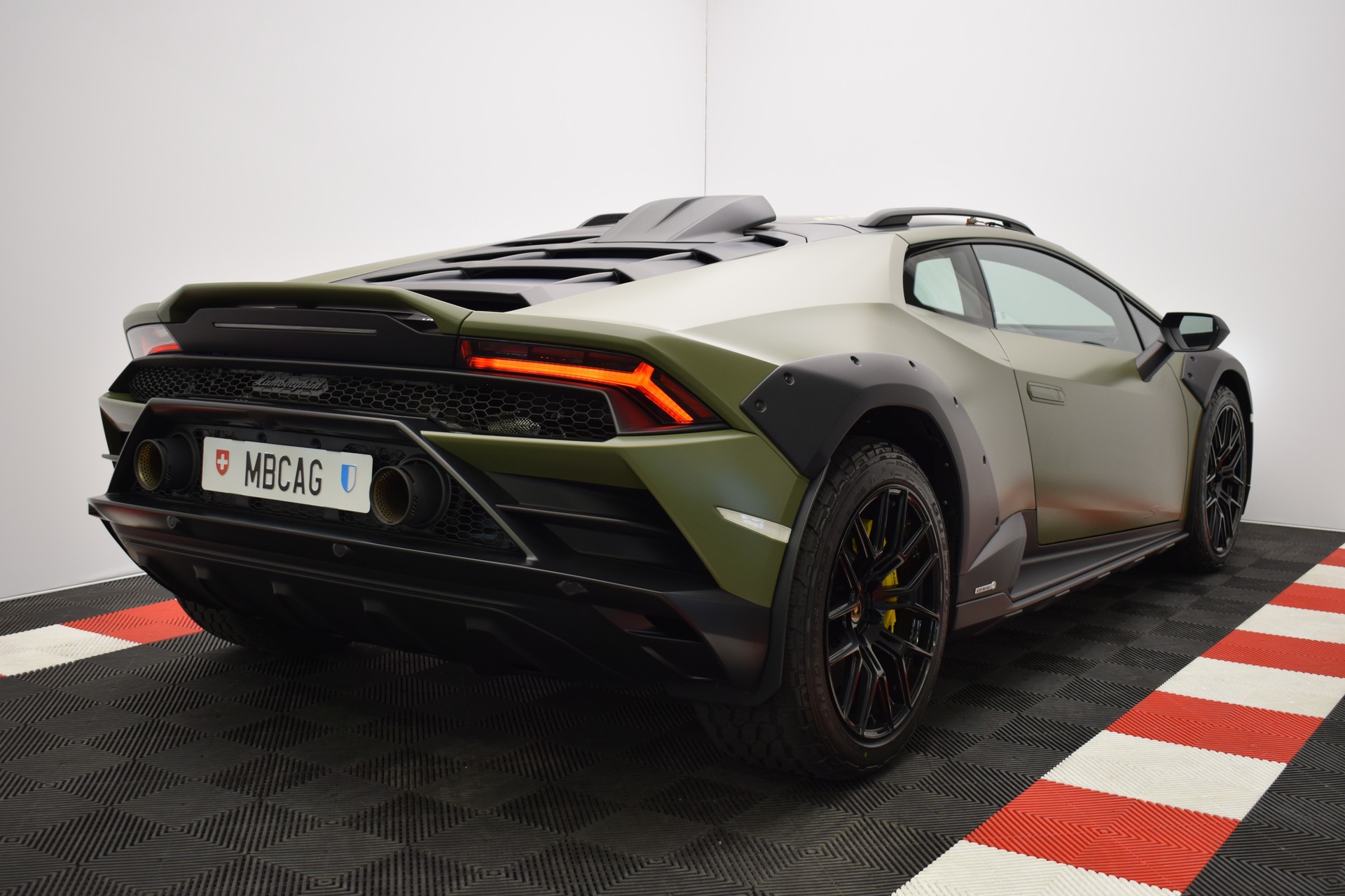 LAMBORGHINI Huracan Sterrato LP610-4 "Verde Turbine, 1 / 1499" CH Fahrzeug-image-13