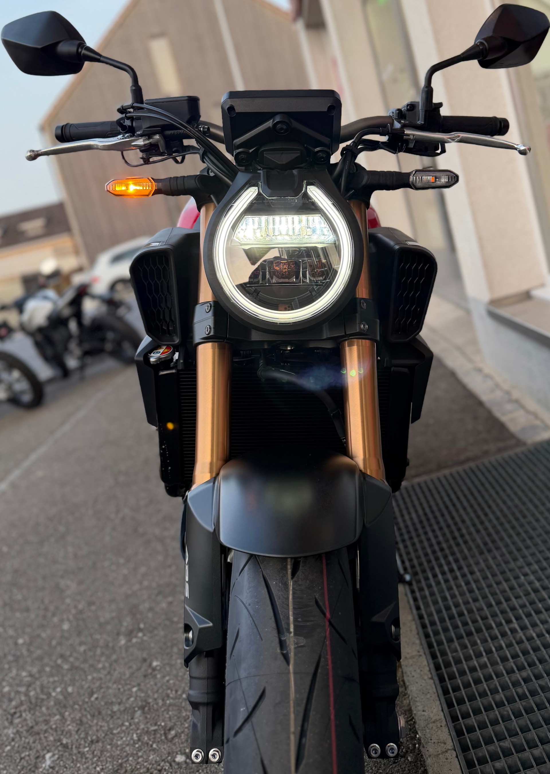 HONDA CB 650 R E-Clutch - 2026-image-1
