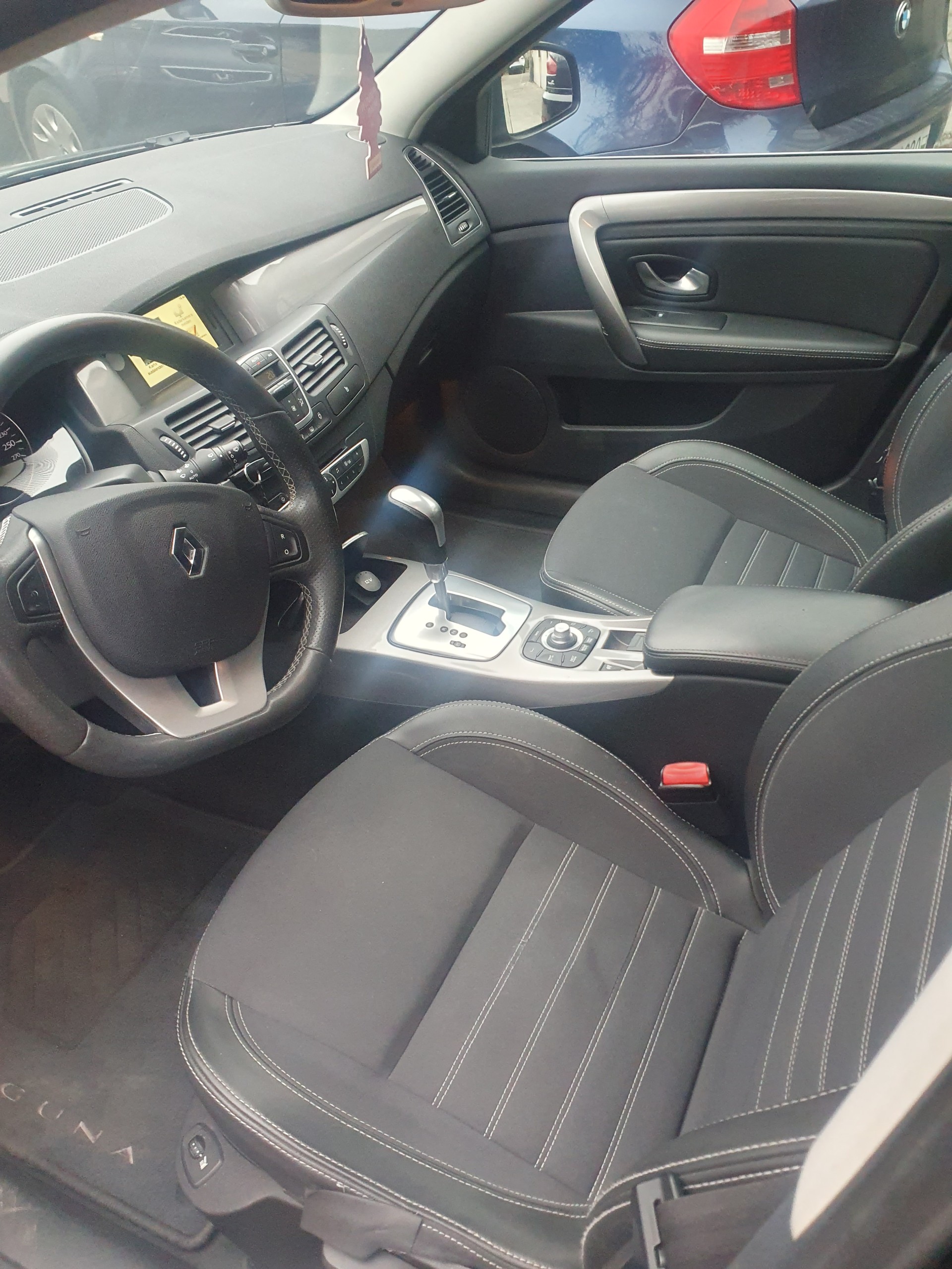 RENAULT Laguna Grandtour 2.0 dCi Laguna.ch Automatic-image-3