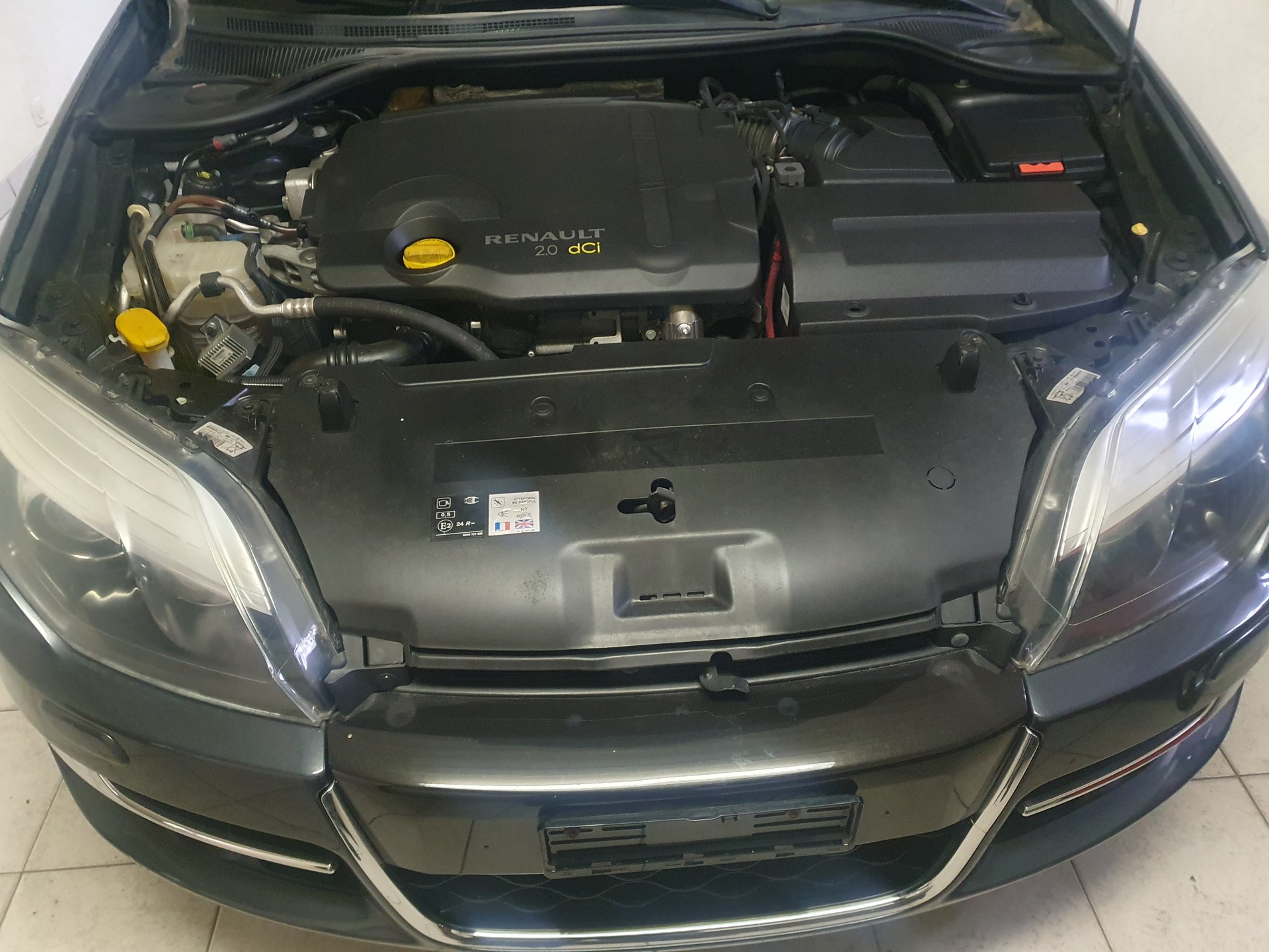 RENAULT Laguna Grandtour 2.0 dCi Laguna.ch Automatic-image-4