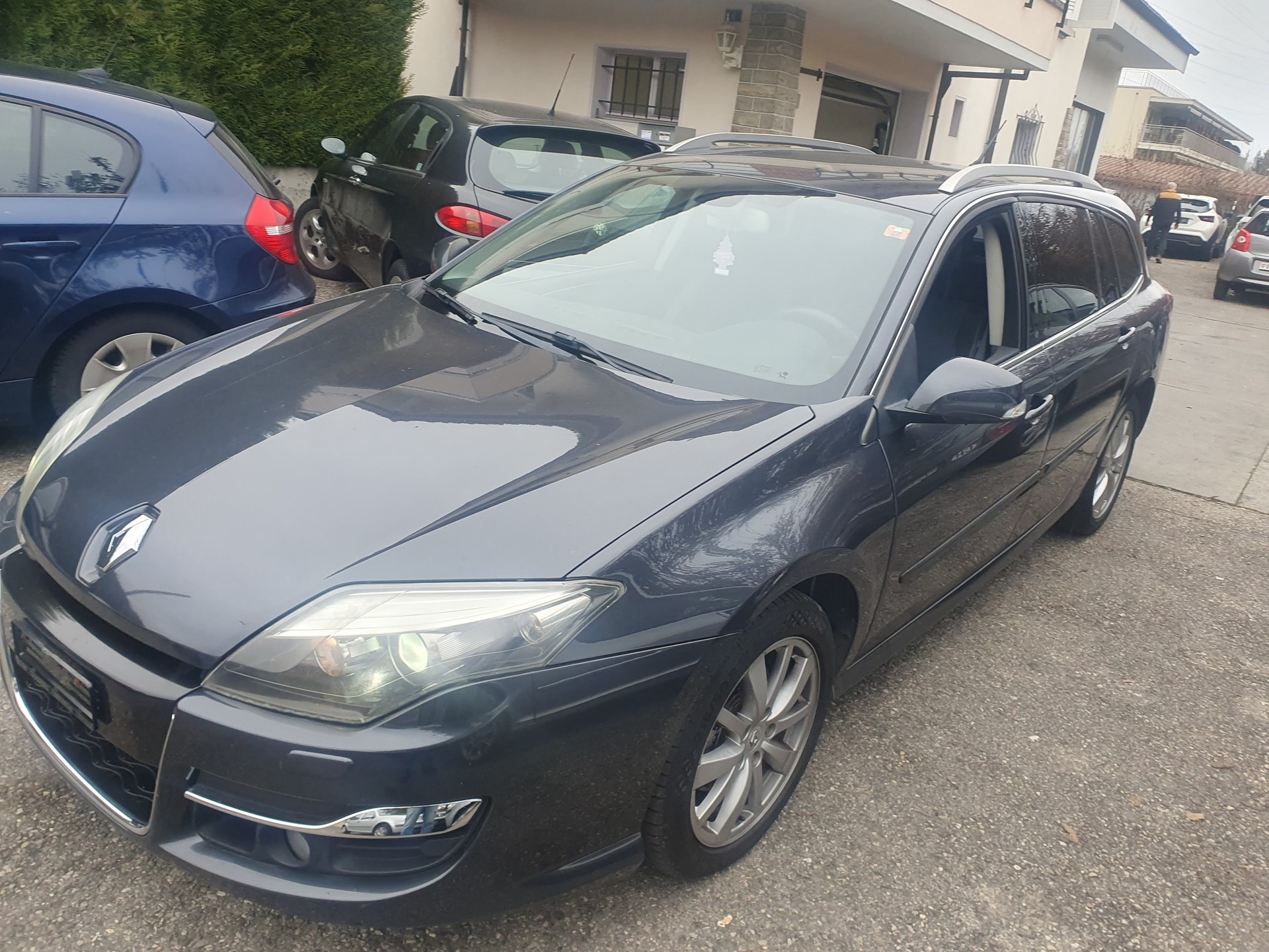 RENAULT Laguna Grandtour 2.0 dCi Laguna.ch Automatic-image-1