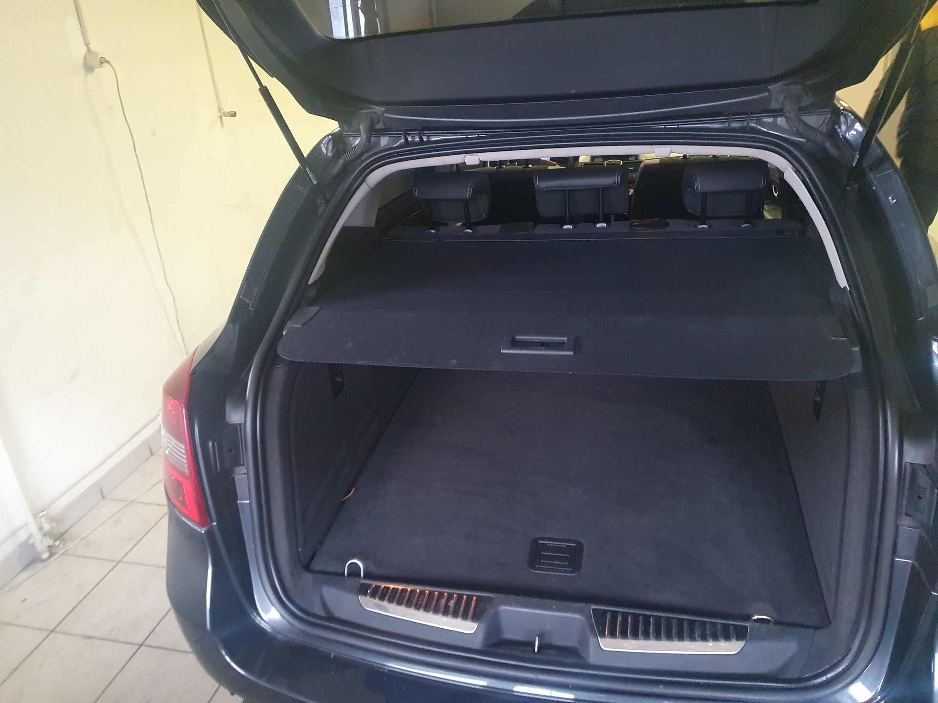 RENAULT Laguna Grandtour 2.0 dCi Laguna.ch Automatic-image-5