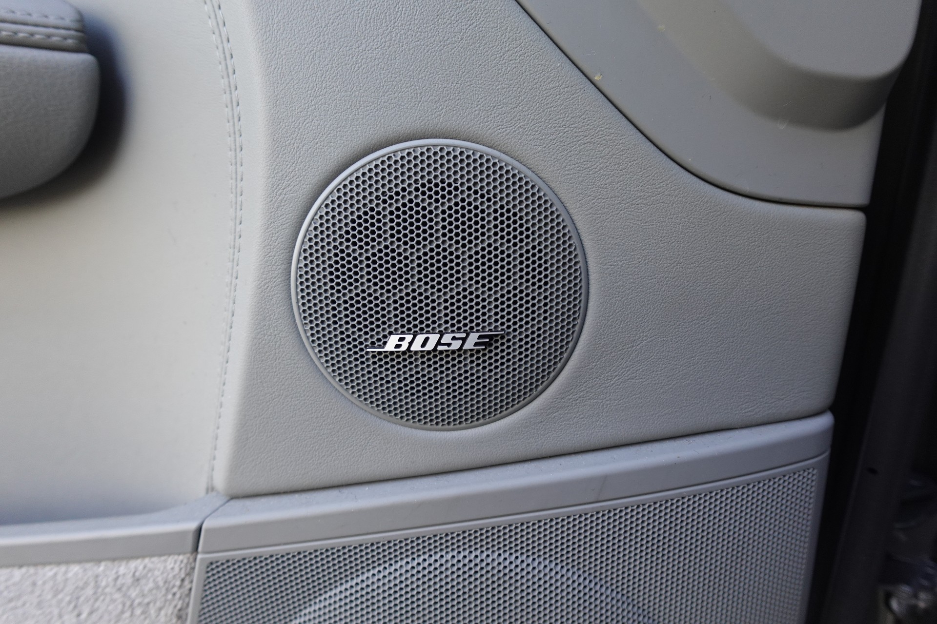 PORSCHE Cayenne S-image-11
