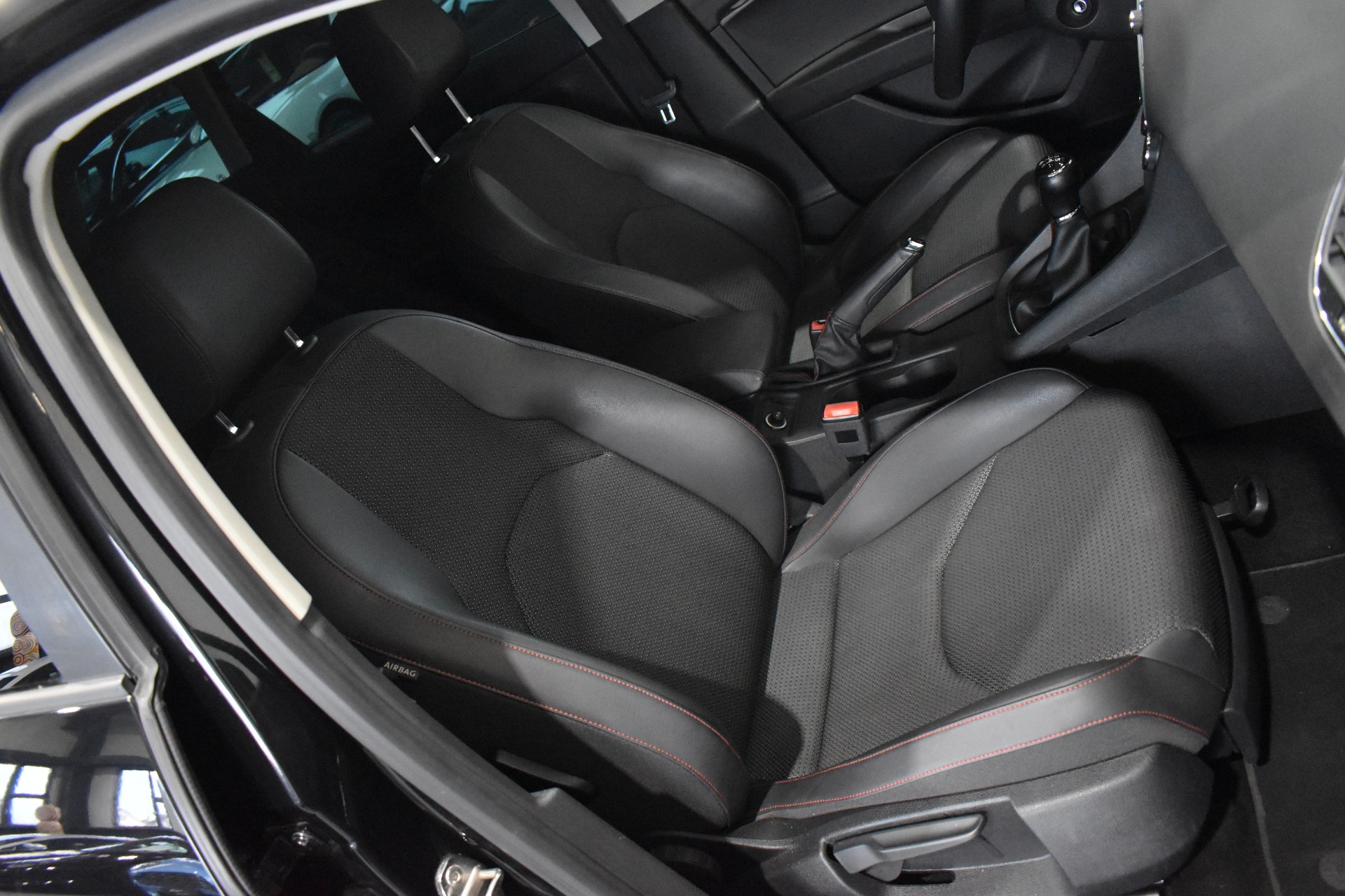 SEAT Leon ST 2.0 TDI FR 4Drive-image-13