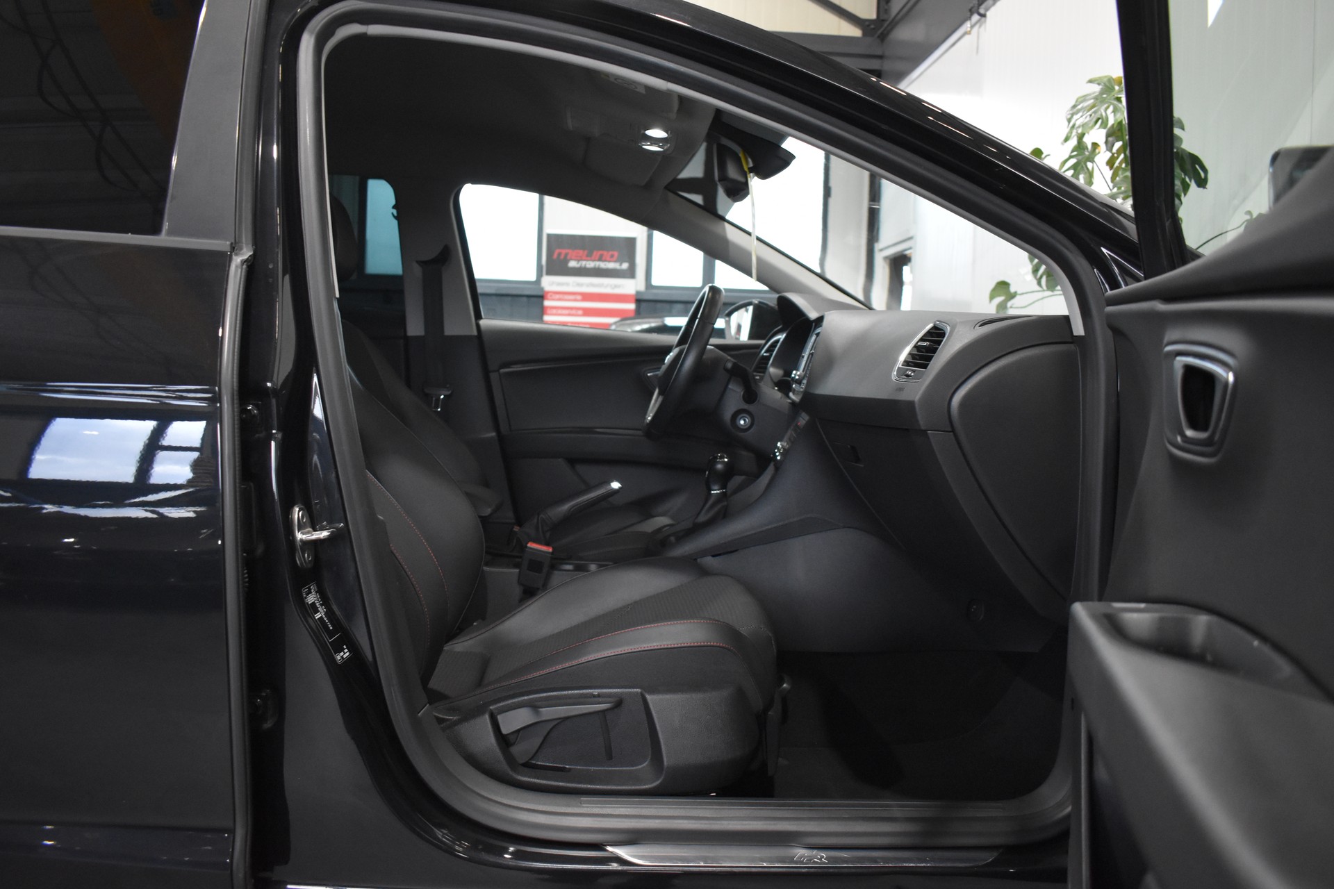 SEAT Leon ST 2.0 TDI FR 4Drive-image-12