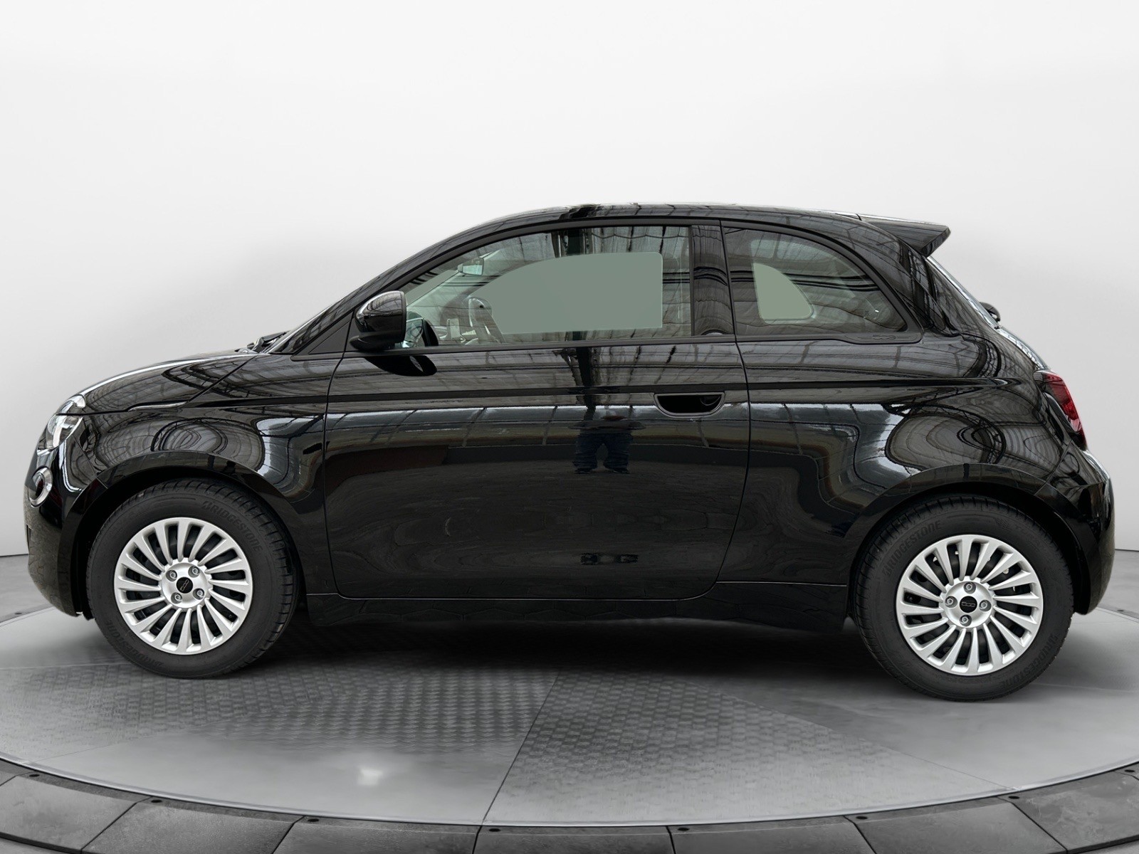 FIAT 500 electric 70 kW Cult-showroom-element-1
