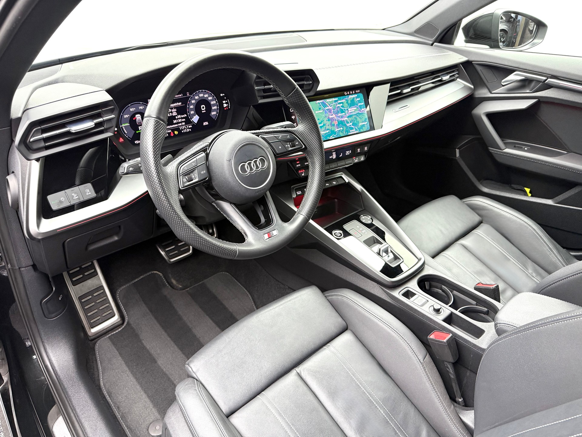 AUDI A3 Sportback 45 TFSI e S line S-tronic VOLL LEDER-image-6