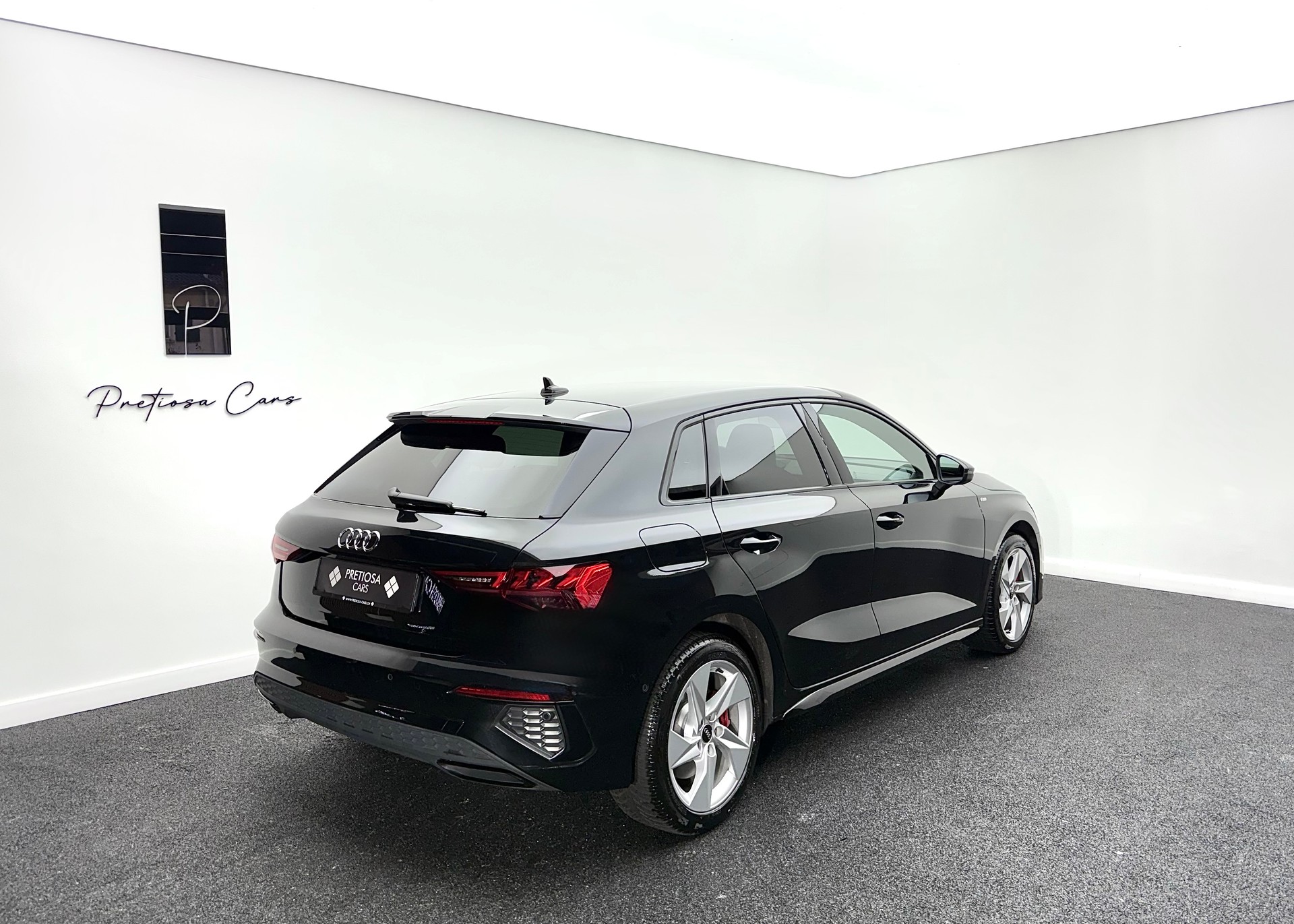AUDI A3 Sportback 45 TFSI e S line S-tronic VOLL LEDER-image-4