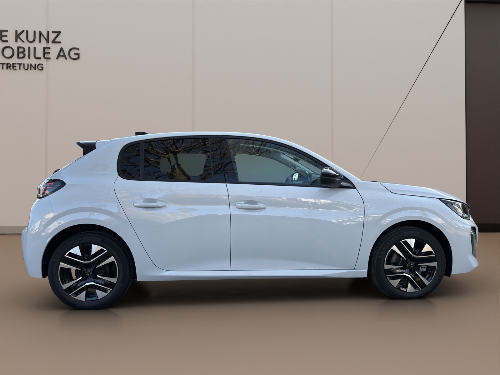 PEUGEOT 208 1.2 MHEV 110 Allure Premium-image-5