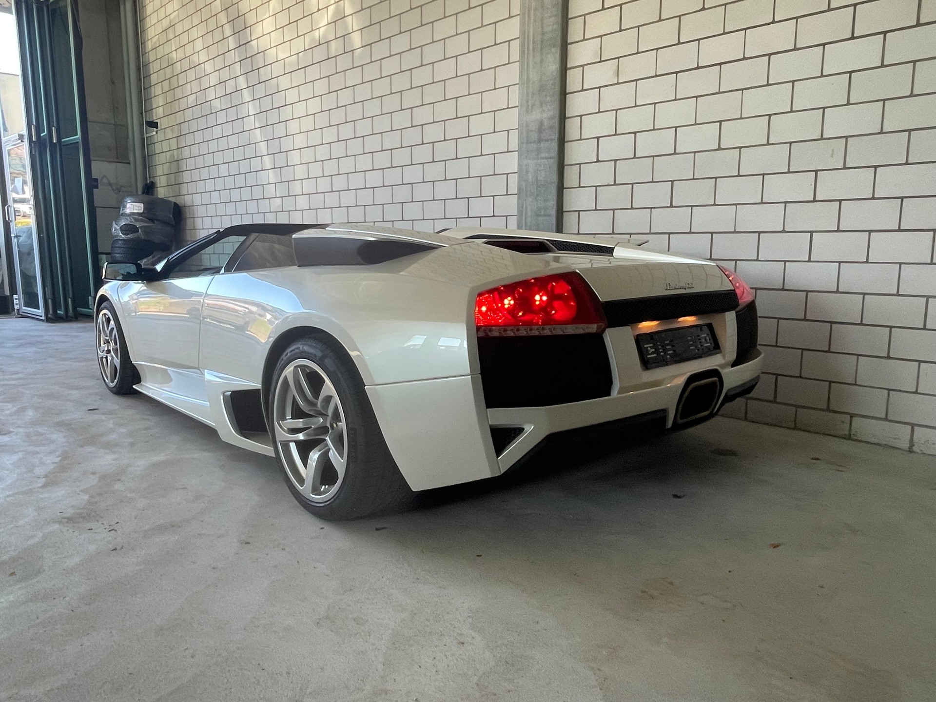 LAMBORGHINI Murciélago LP640-4 Roadster-image-6