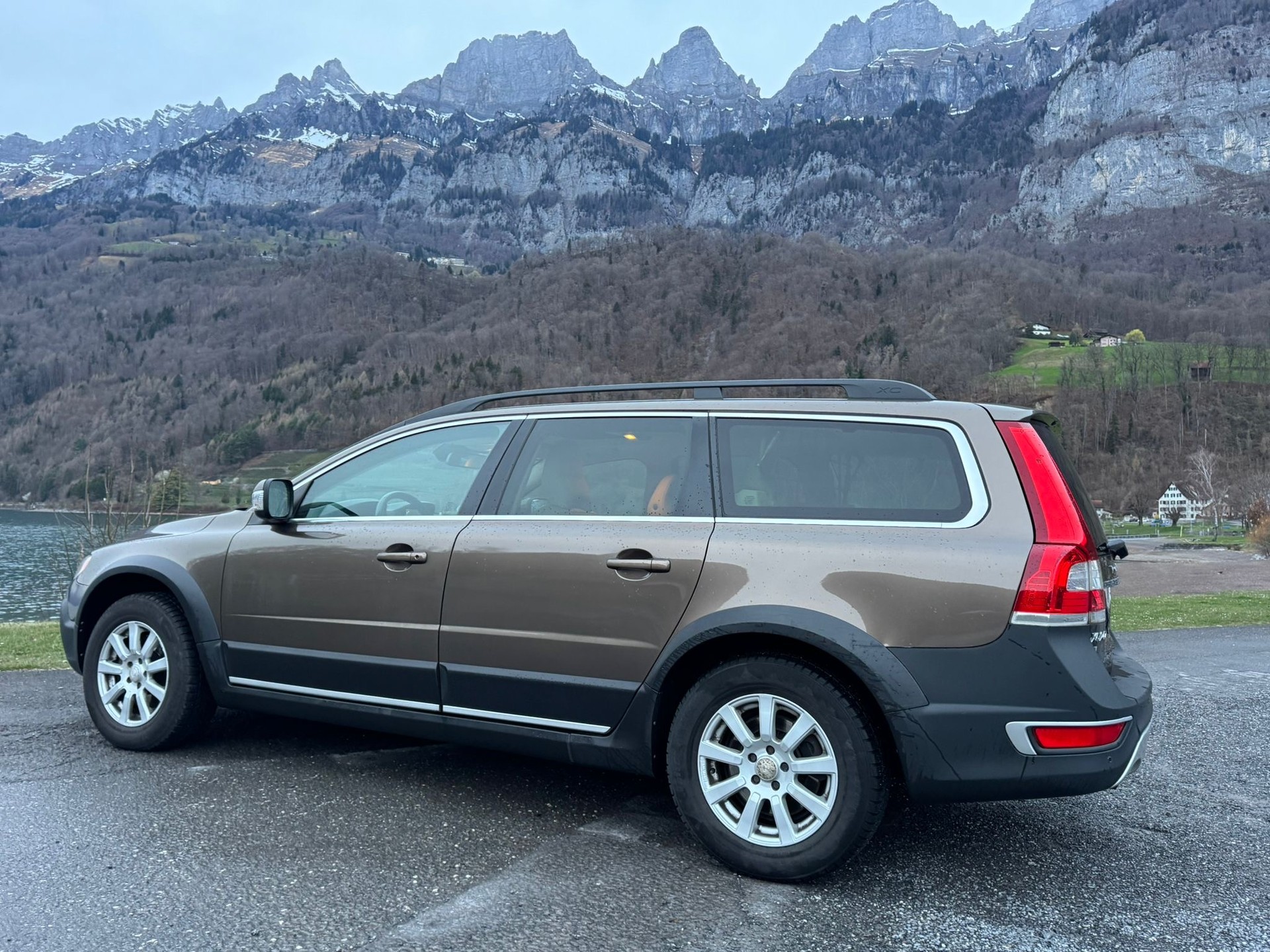 VOLVO XC70 D5 AWD Momentum Geartronic-image-4