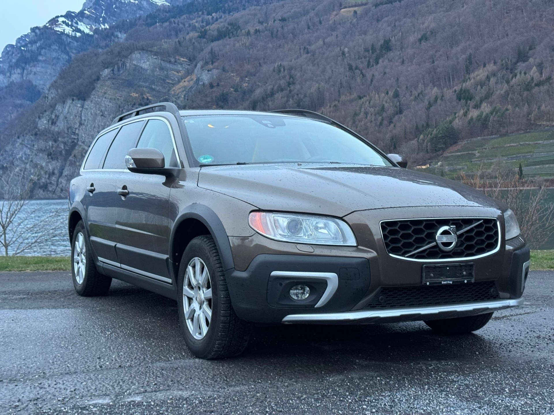VOLVO XC70 D5 AWD Momentum Geartronic-image-1