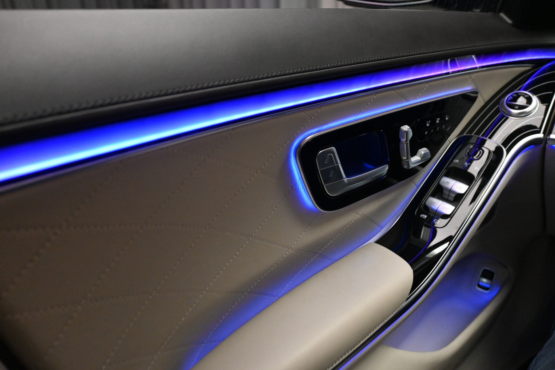 MERCEDES-BENZ S 500 4Matic AMG Line 9G-Tronic-image-12