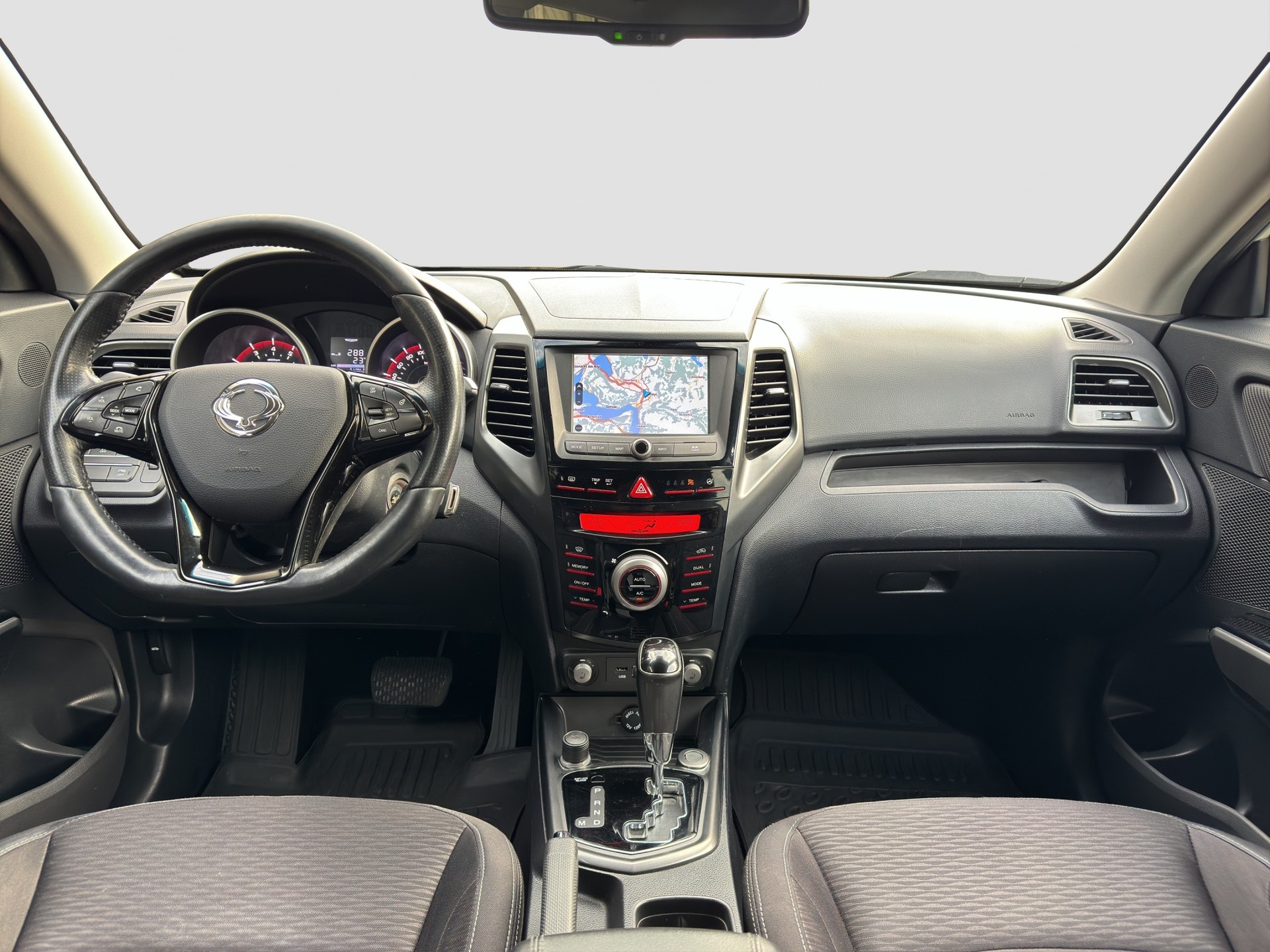 KGM-SsangYong XLV 1.6 e-XGi Quartz 4WD Automatic-image-3