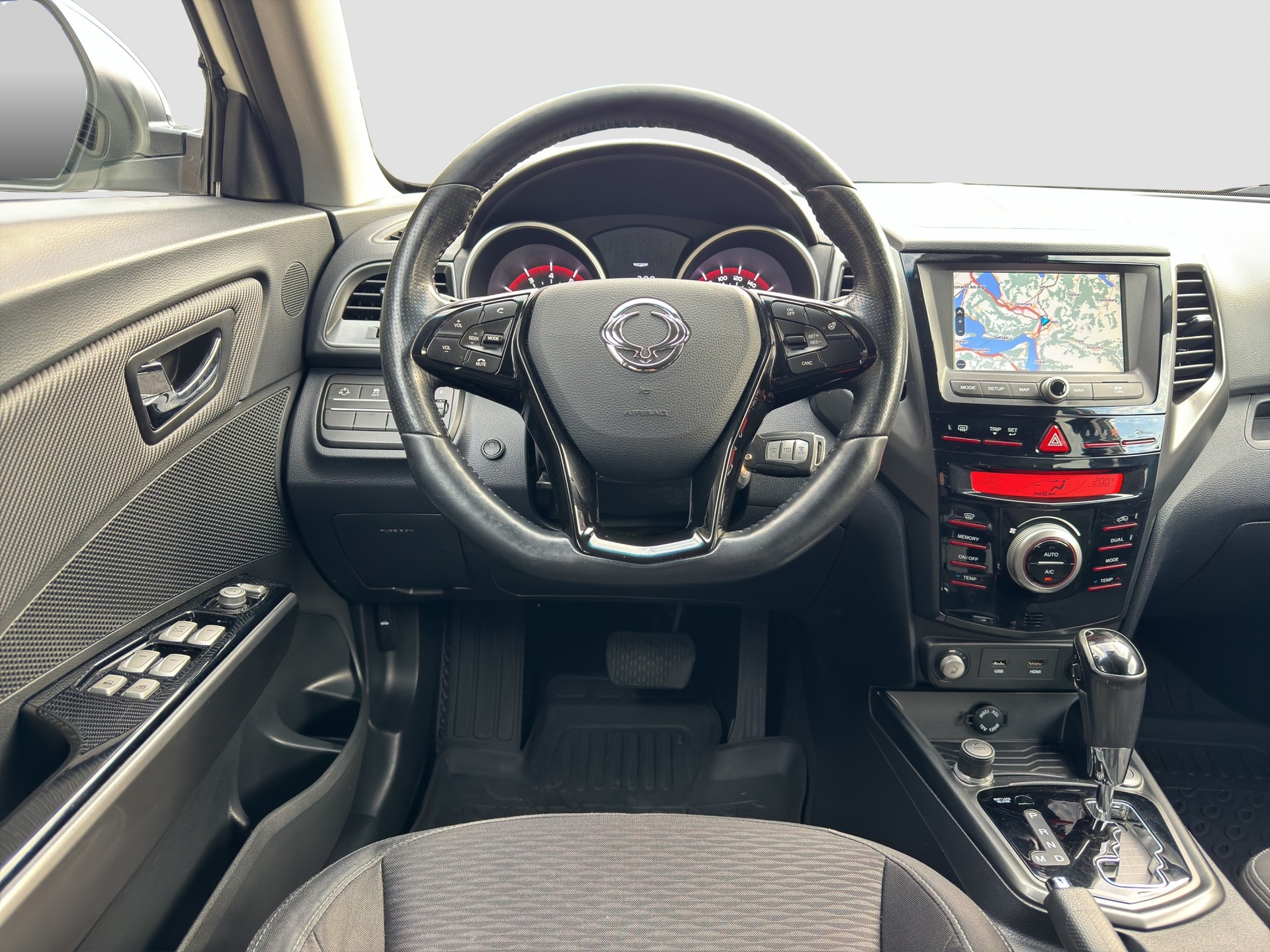 KGM-SsangYong XLV 1.6 e-XGi Quartz 4WD Automatic-image-7