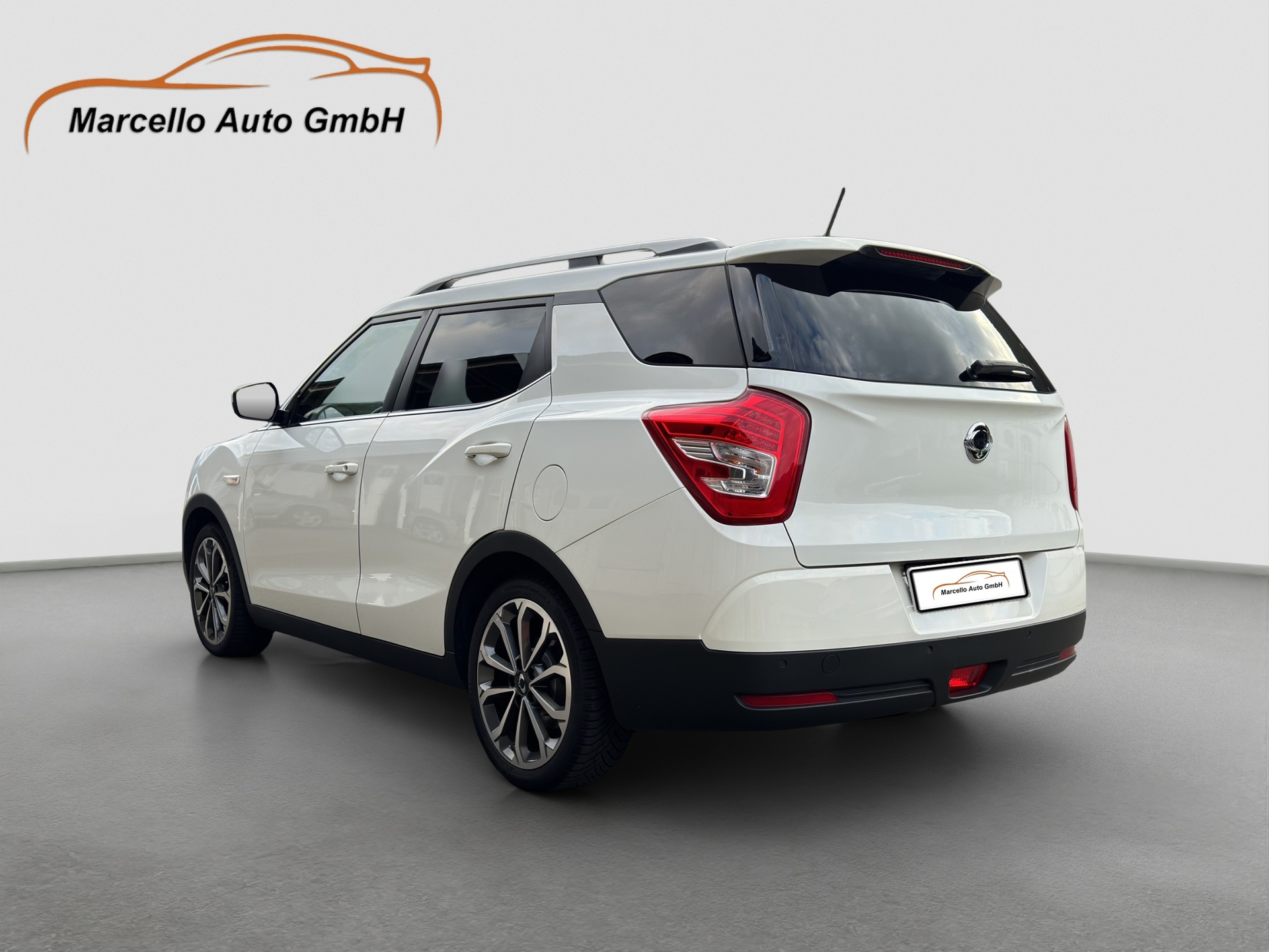 KGM-SsangYong XLV 1.6 e-XGi Quartz 4WD Automatic-image-12