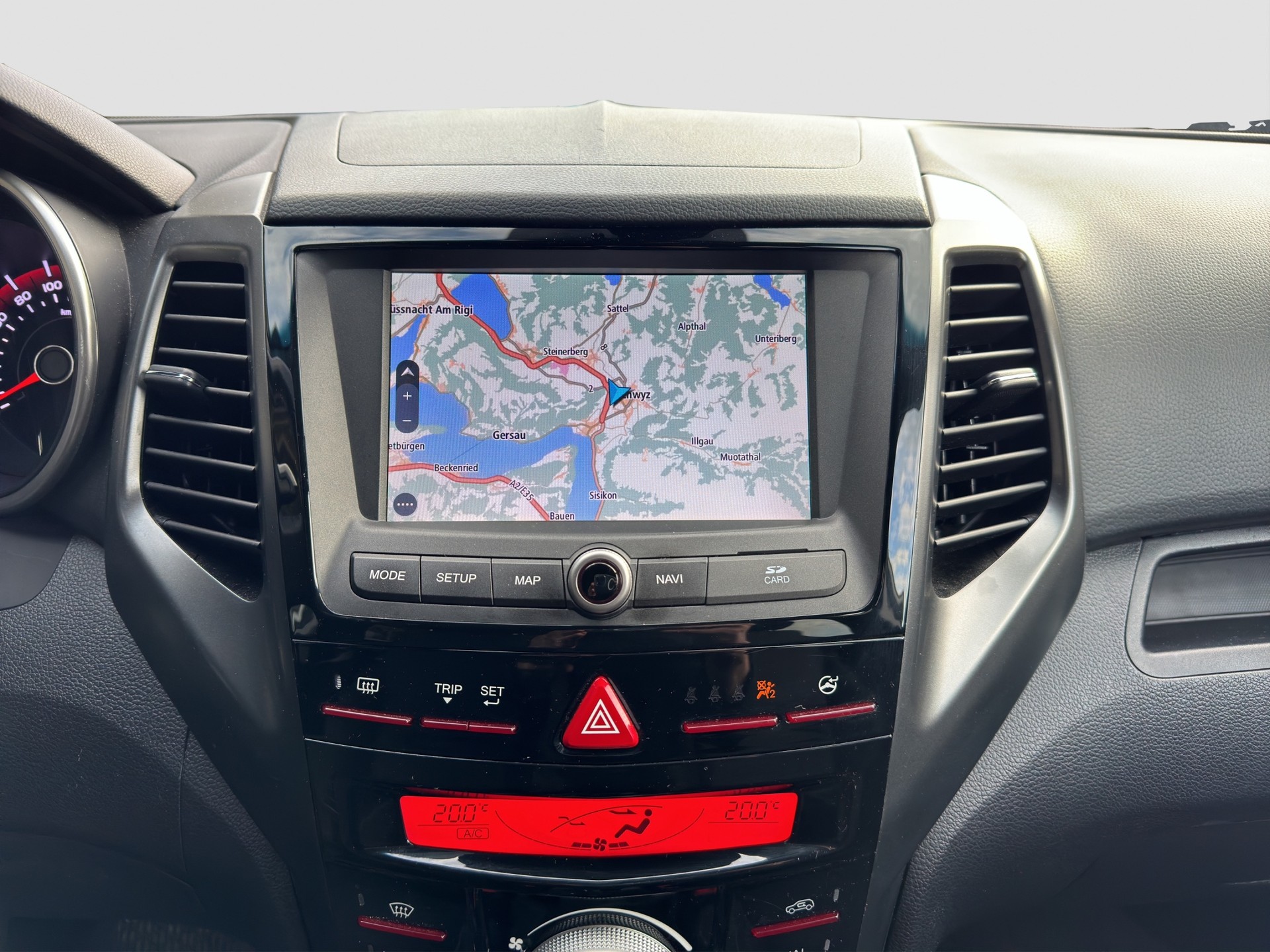KGM-SsangYong XLV 1.6 e-XGi Quartz 4WD Automatic-image-5
