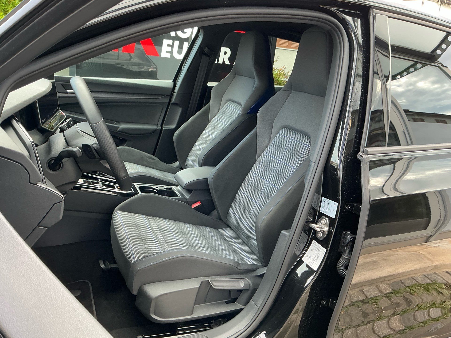 VW Golf 1.5 TSI eHYBRID 272PS GTE *** ÜBER 100KM ELEKTRISCHE REICHWEITE ***-image-7