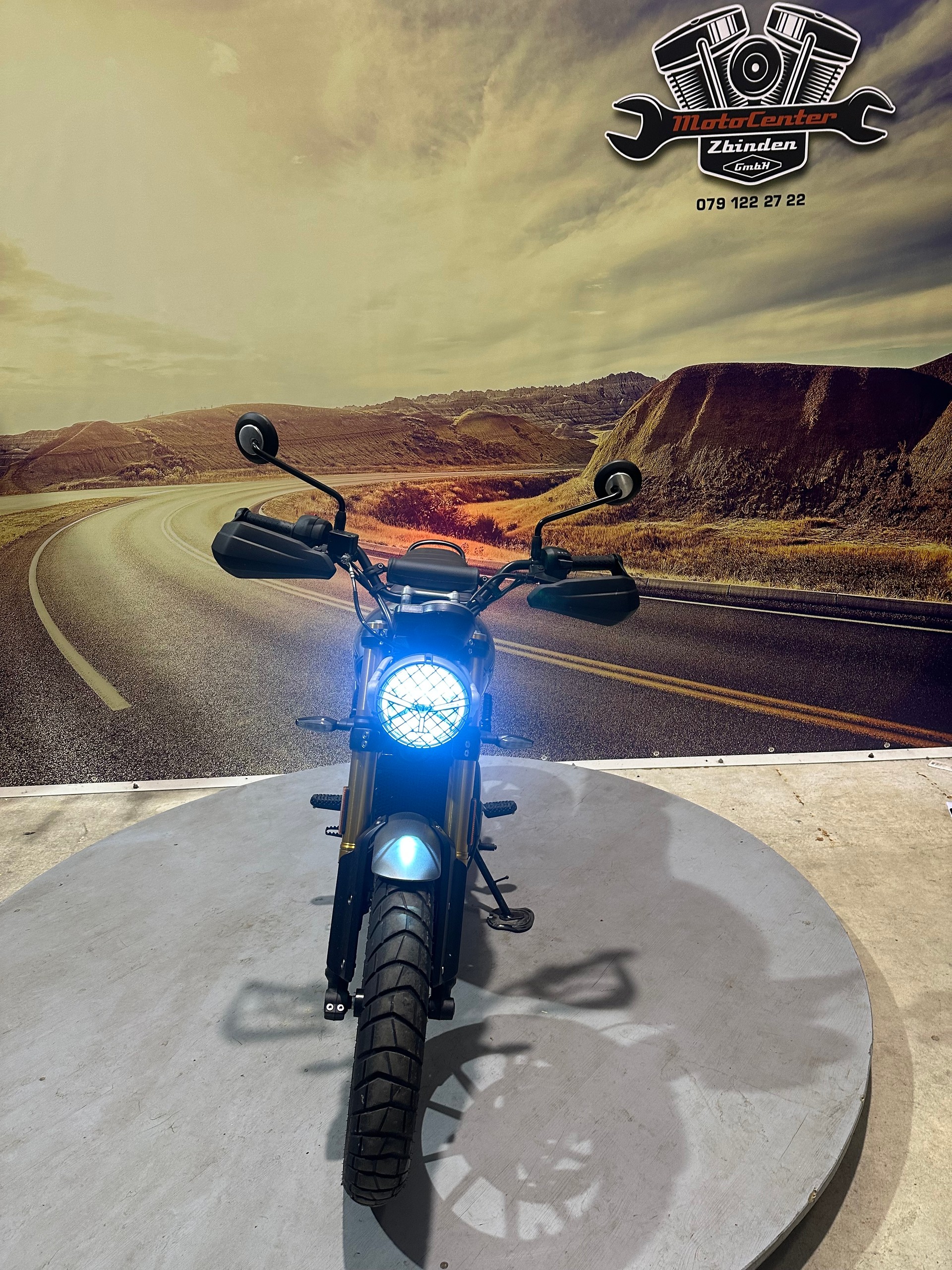 TRIUMPH Scrambler 400 X-image-2