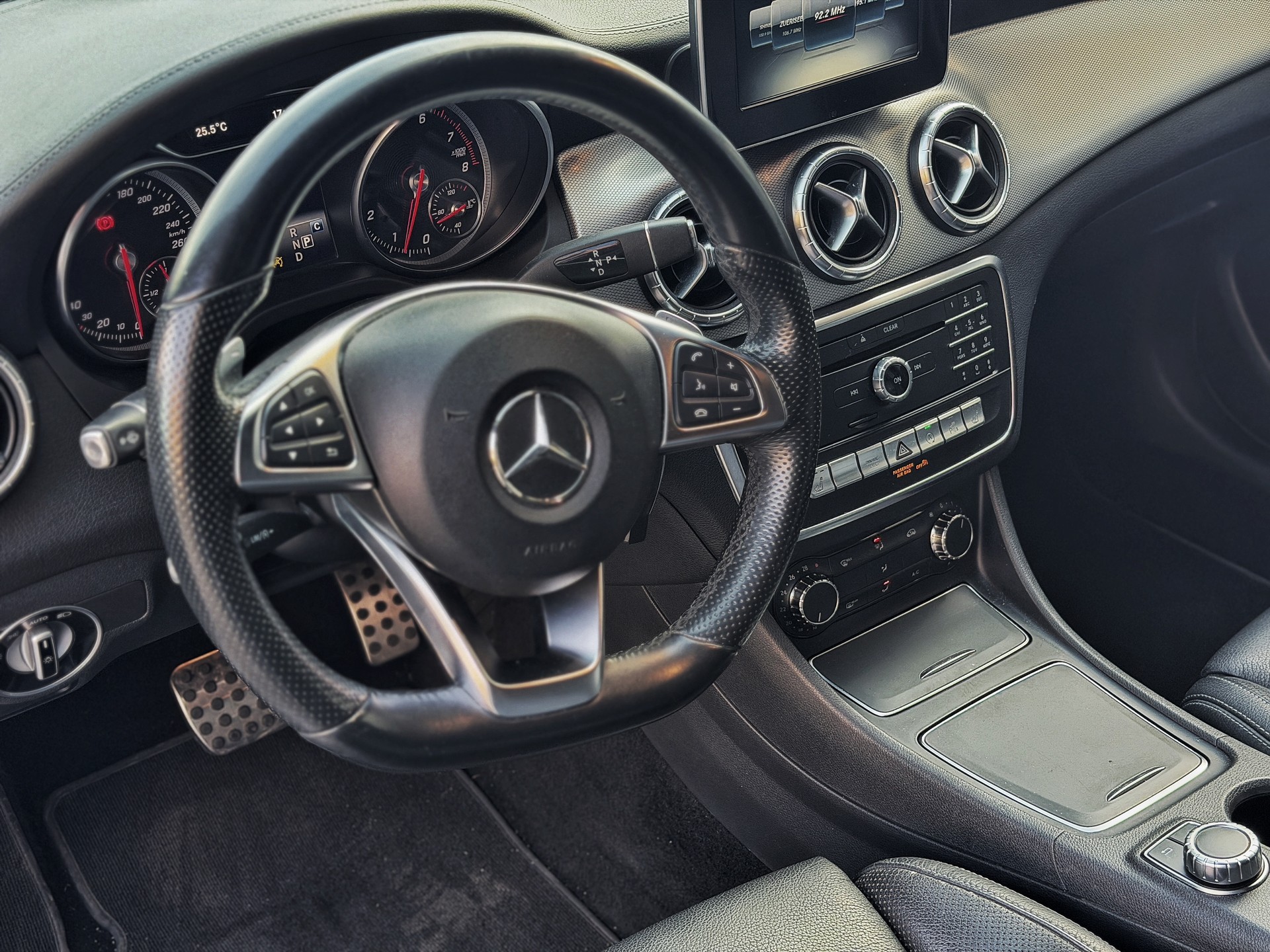 MERCEDES-BENZ CLA Shooting Brake 250 AMG Line 7G-DCT 4Matic-image-15