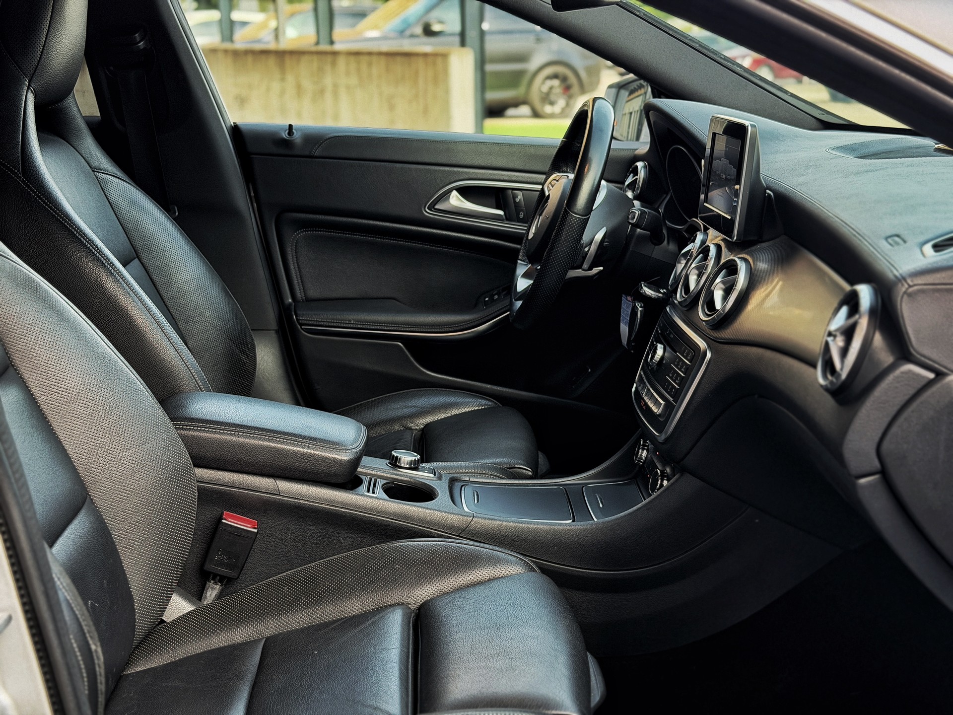 MERCEDES-BENZ CLA Shooting Brake 250 AMG Line 7G-DCT 4Matic-image-27