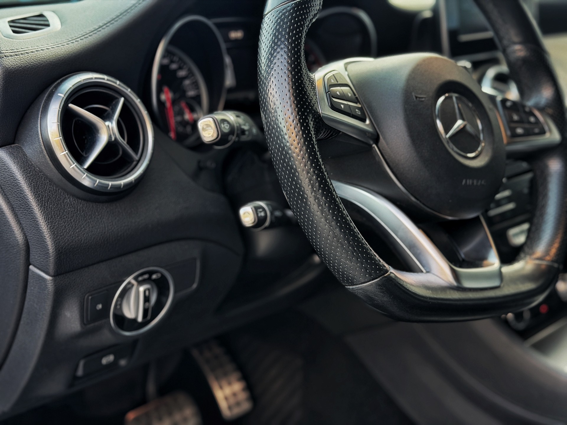 MERCEDES-BENZ CLA Shooting Brake 250 AMG Line 7G-DCT 4Matic-image-16