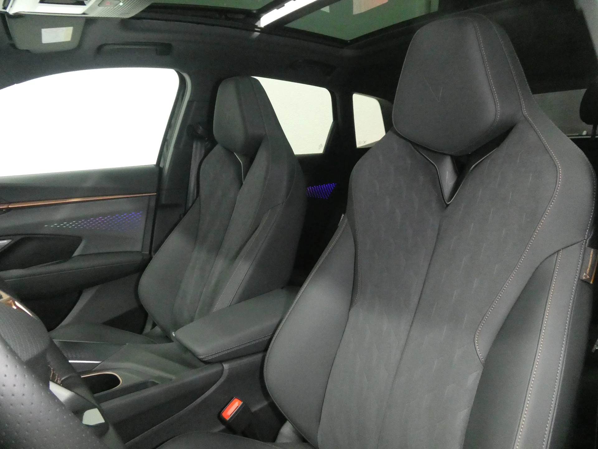 CUPRA Terramar 2.0 TSI DSG 4Drive VZ - Panorama - Navi - Head-Up - Sennheiser - 360° Kamera - AHK - 265 PS-image-9