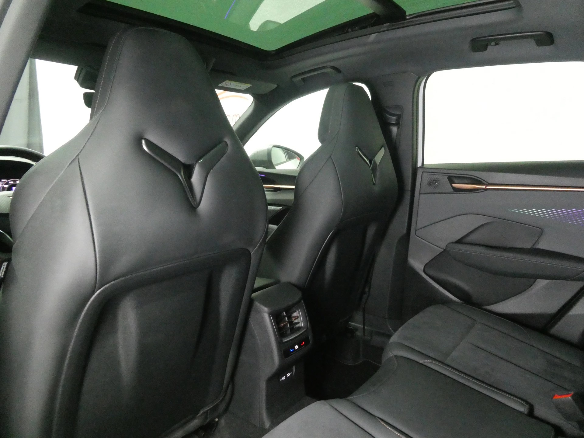 CUPRA Terramar 2.0 TSI DSG 4Drive VZ - Panorama - Navi - Head-Up - Sennheiser - 360° Kamera - AHK - 265 PS-image-10