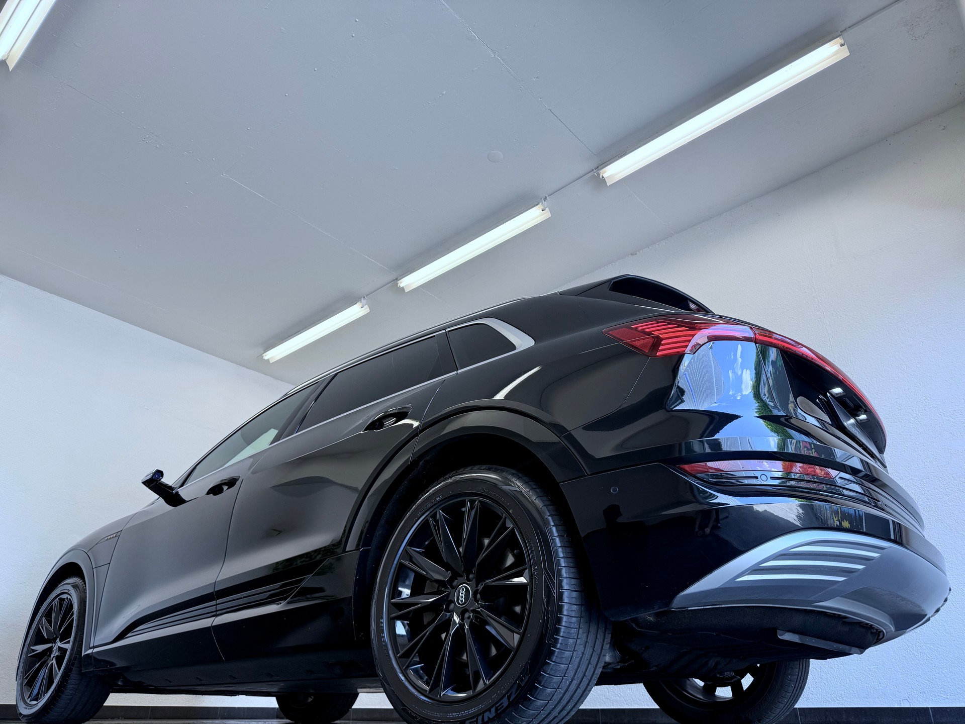 AUDI e-tron 55 Advanced quattro-image-7
