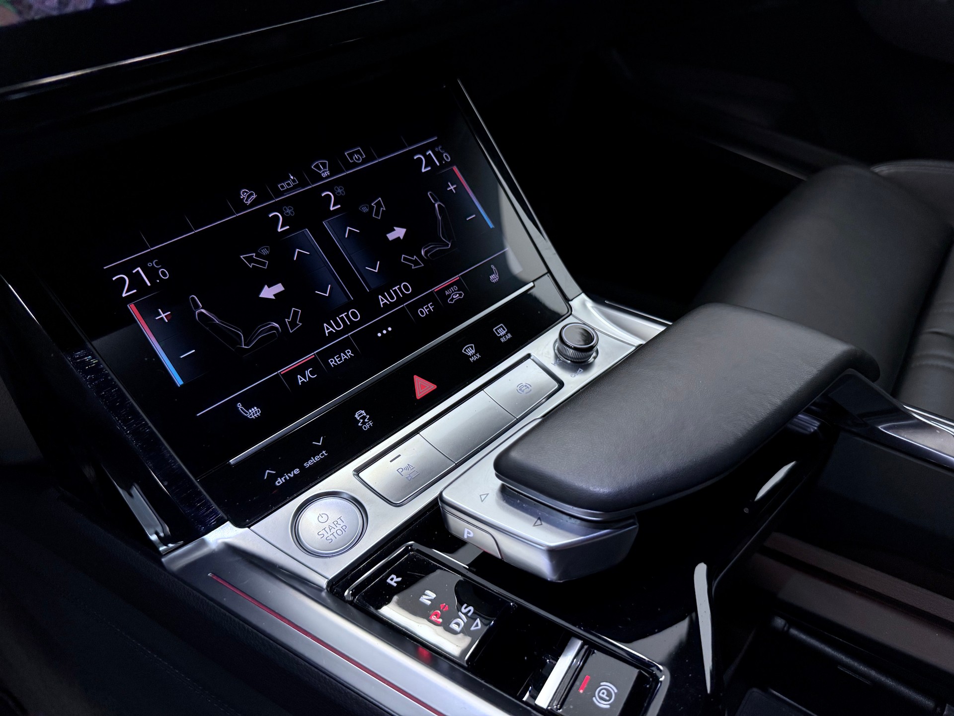 AUDI e-tron 55 Advanced quattro-image-27