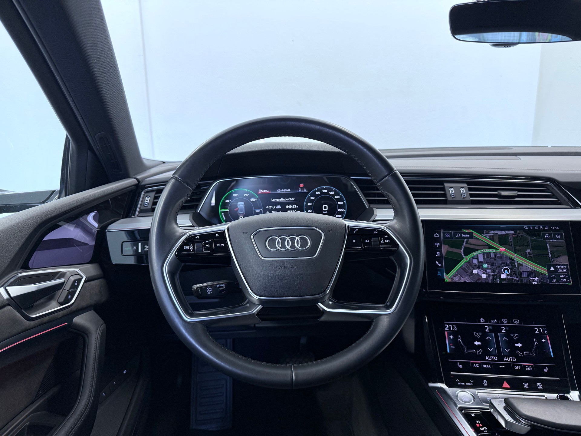 AUDI e-tron 55 Advanced quattro-image-14
