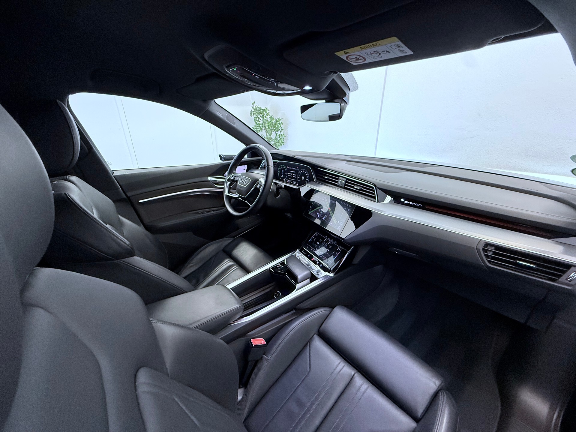 AUDI e-tron 55 Advanced quattro-image-17
