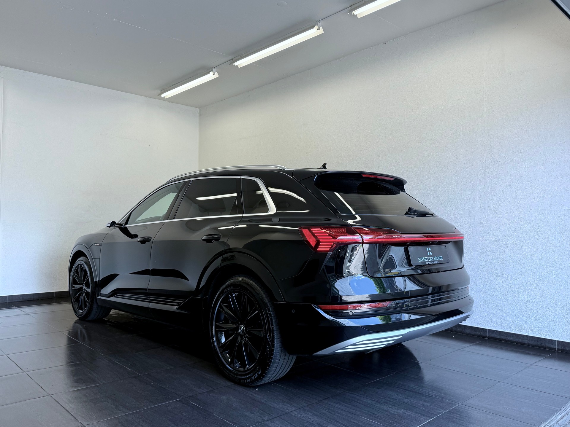 AUDI e-tron 55 Advanced quattro-image-8