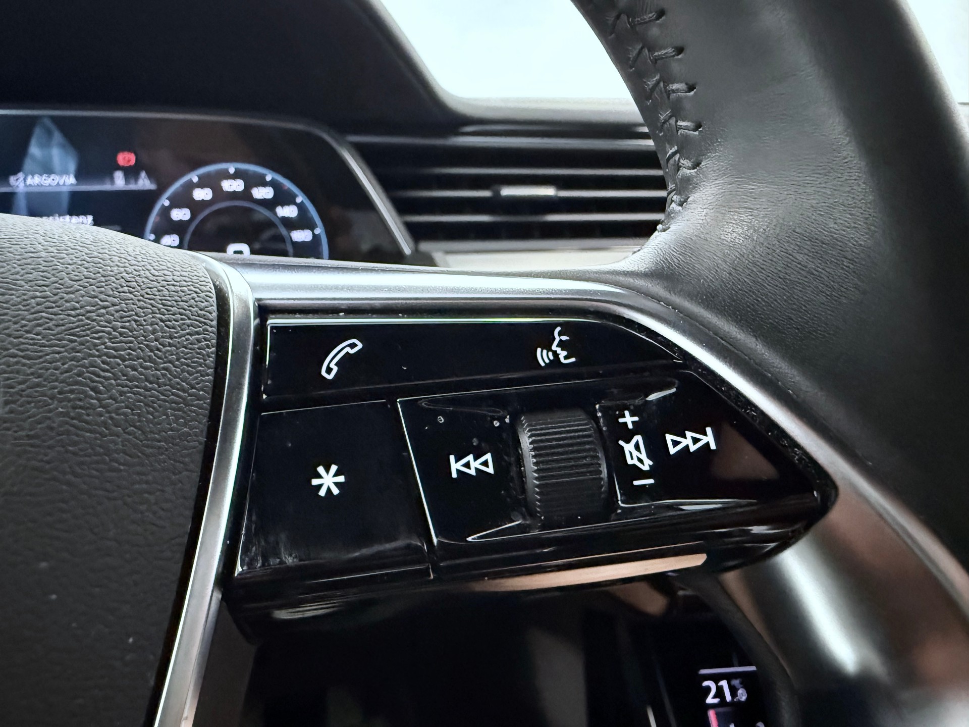 AUDI e-tron 55 Advanced quattro-image-26