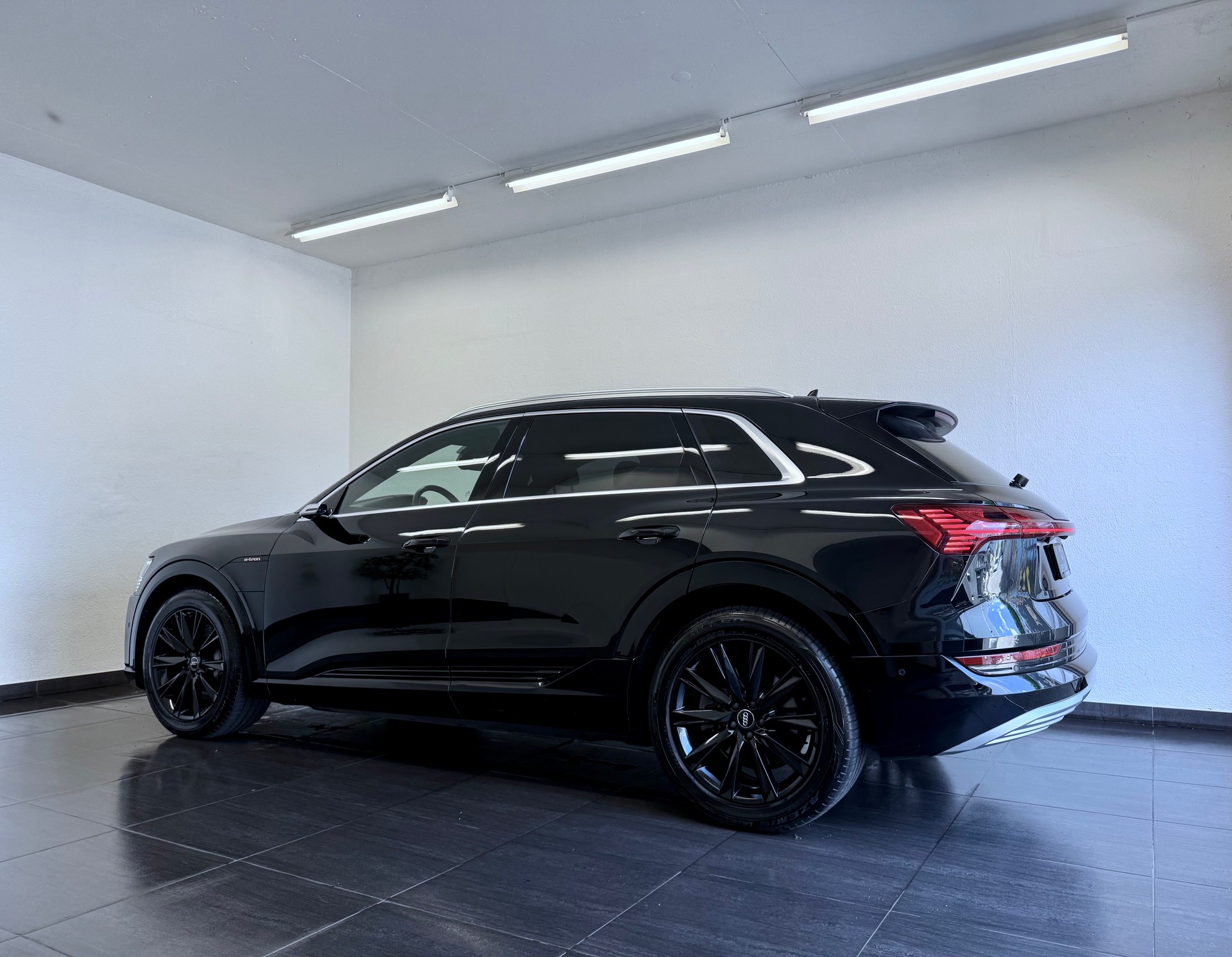 AUDI e-tron 55 Advanced quattro-image-9