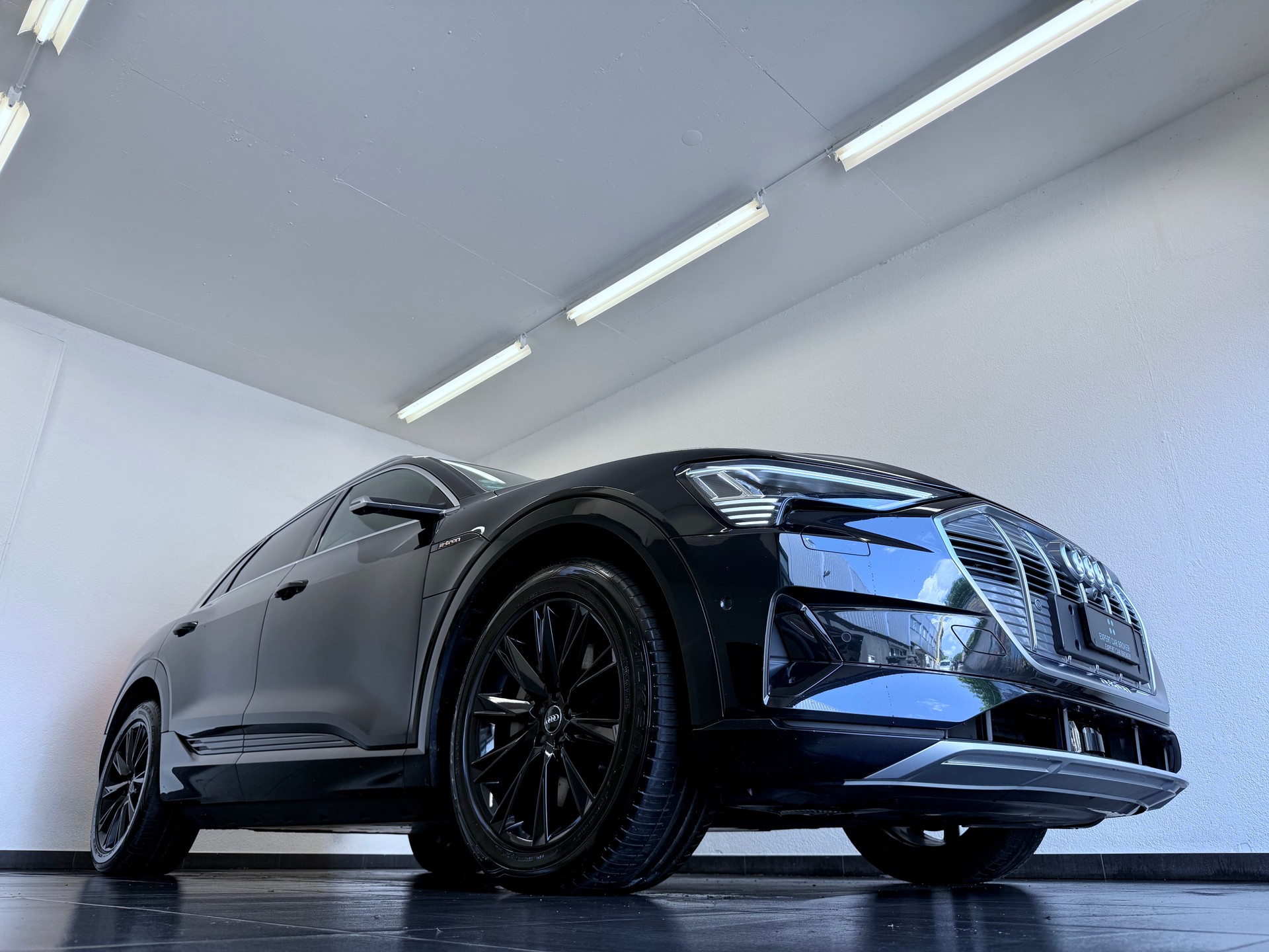 AUDI e-tron 55 Advanced quattro-showroom-element-2