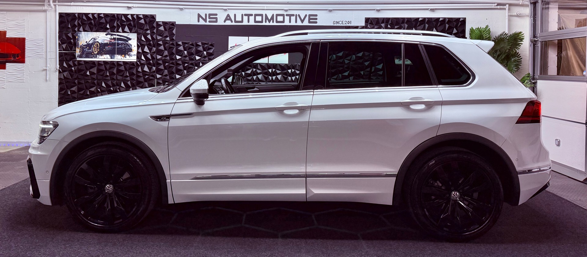 VW Tiguan 2.0 TDI SCR R-Line 4Motion DSG-image-6