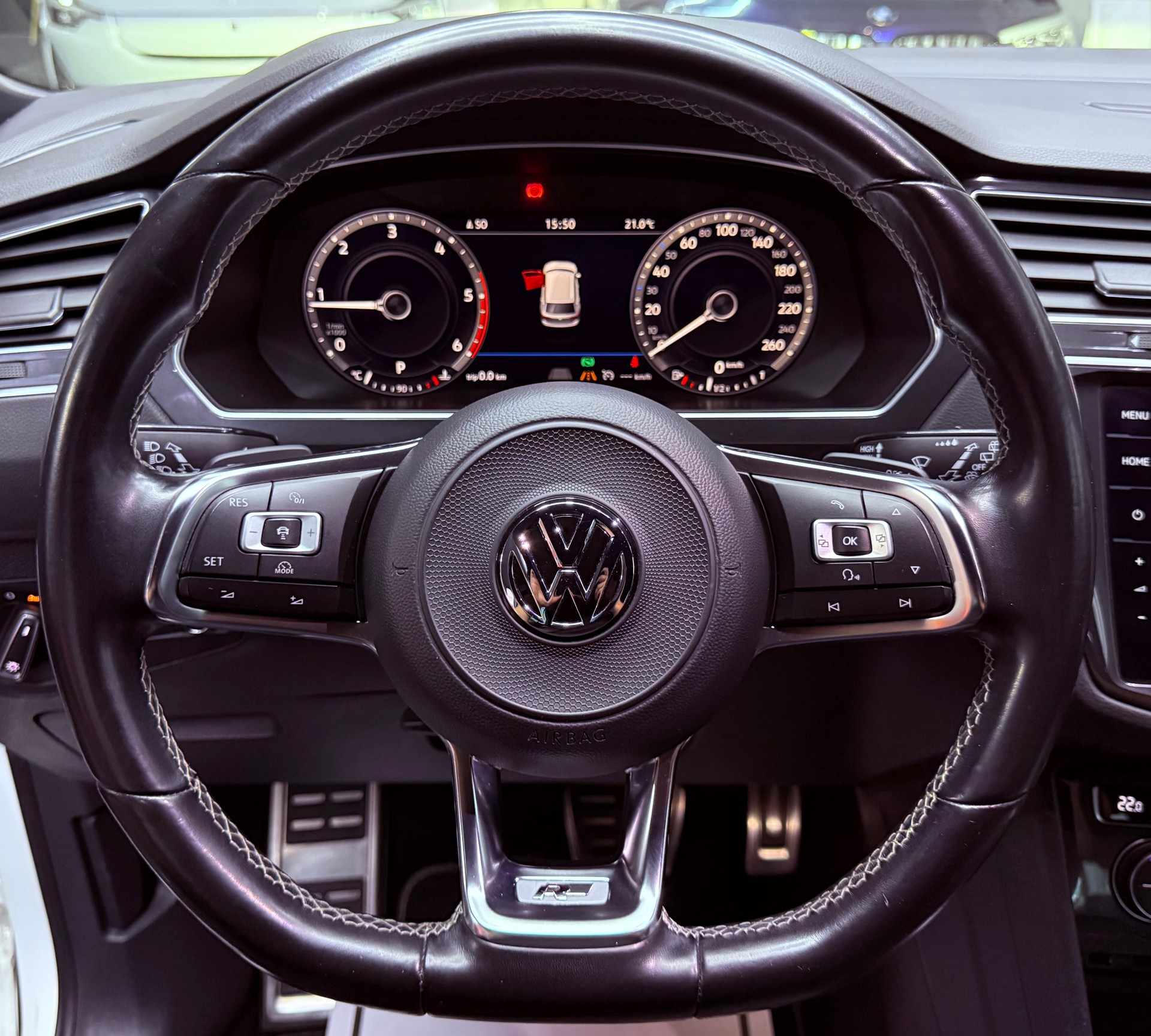 VW Tiguan 2.0 TDI SCR R-Line 4Motion DSG-image-19