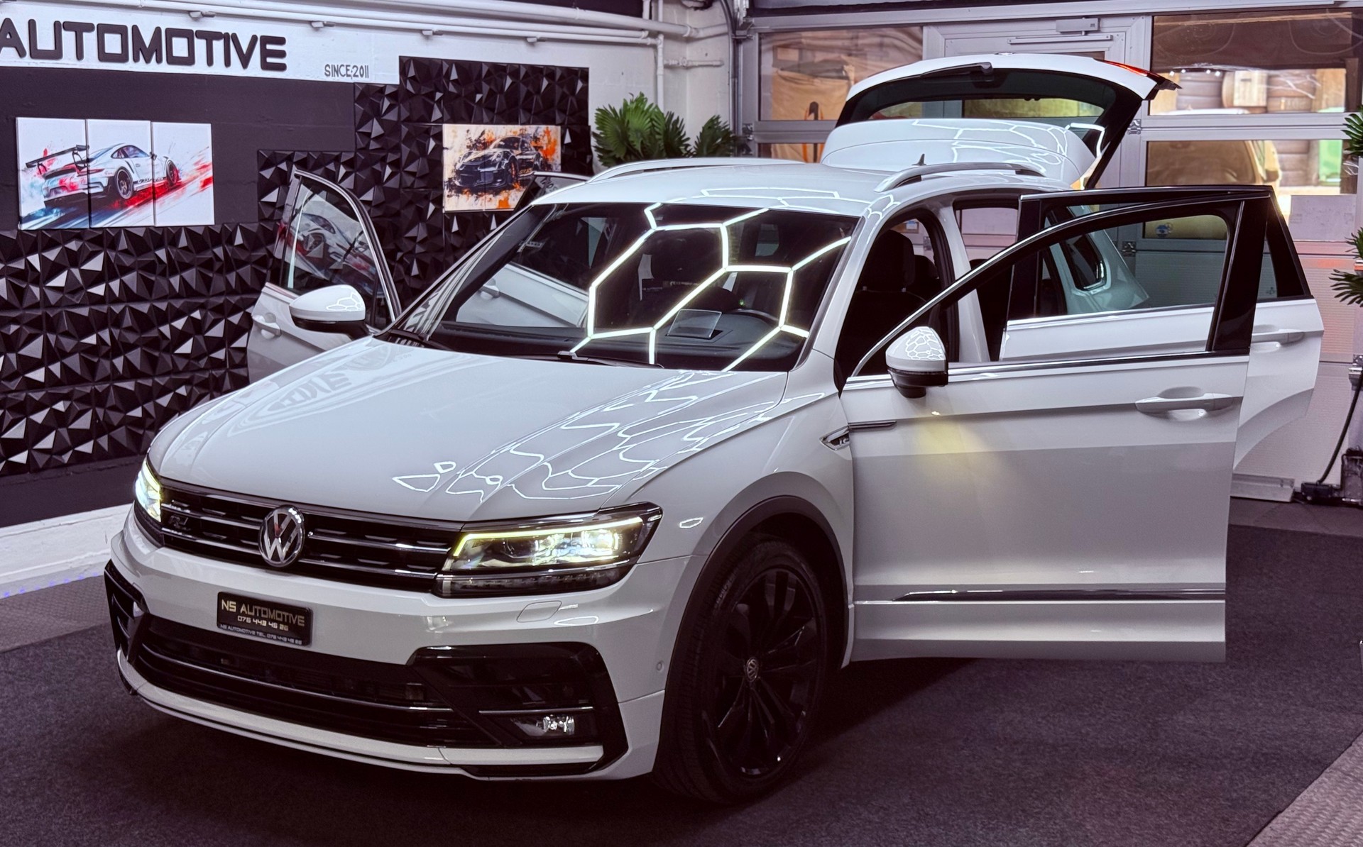 VW Tiguan 2.0 TDI SCR R-Line 4Motion DSG-image-11