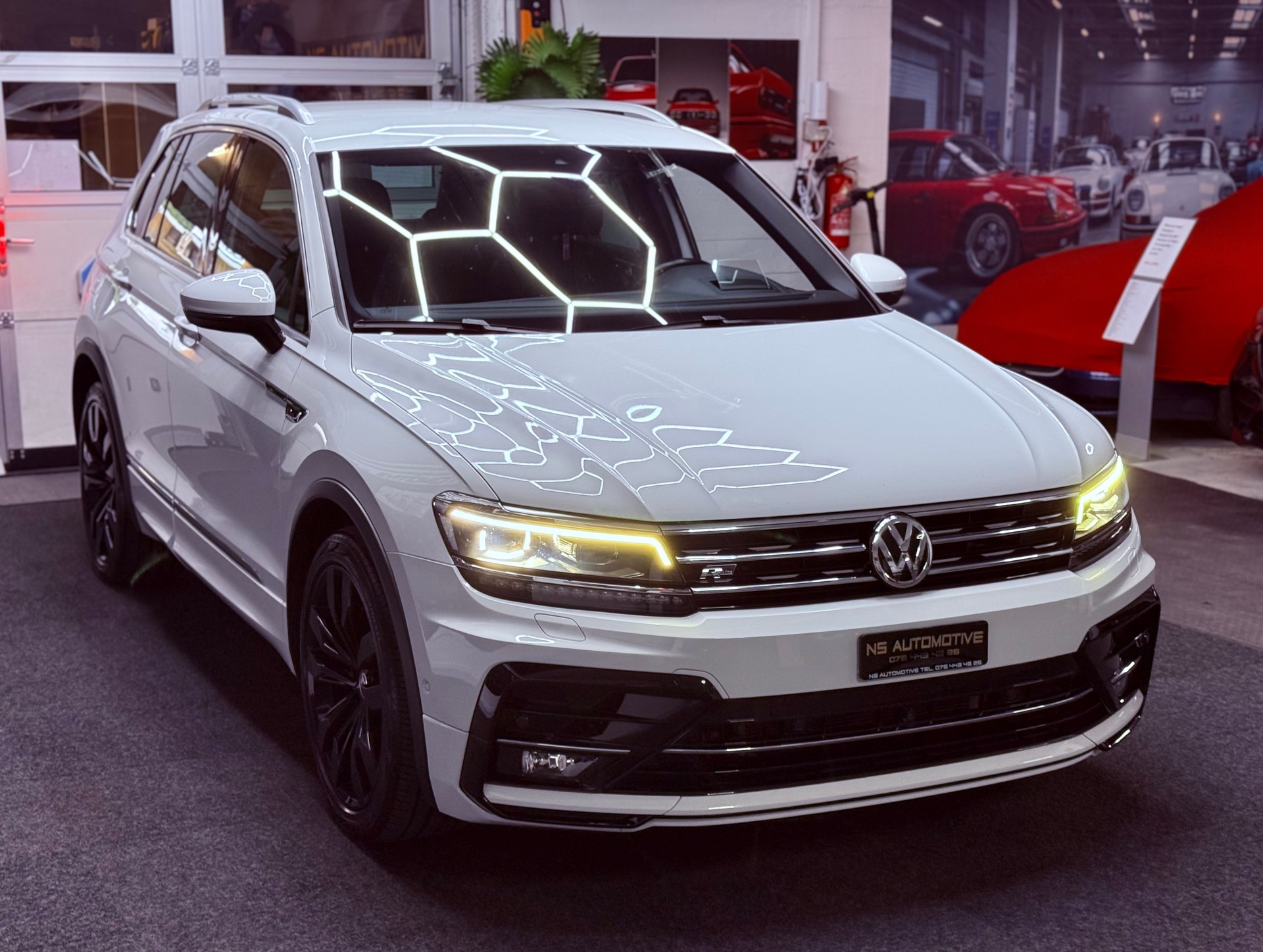 VW Tiguan 2.0 TDI SCR R-Line 4Motion DSG-showroom-element-2