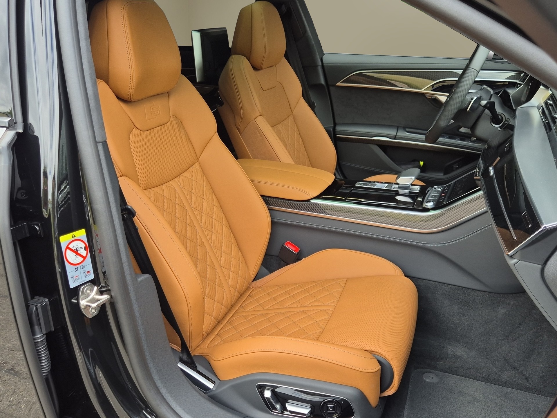 AUDI A8 60 L TFSI e quattro tiptronic-image-16
