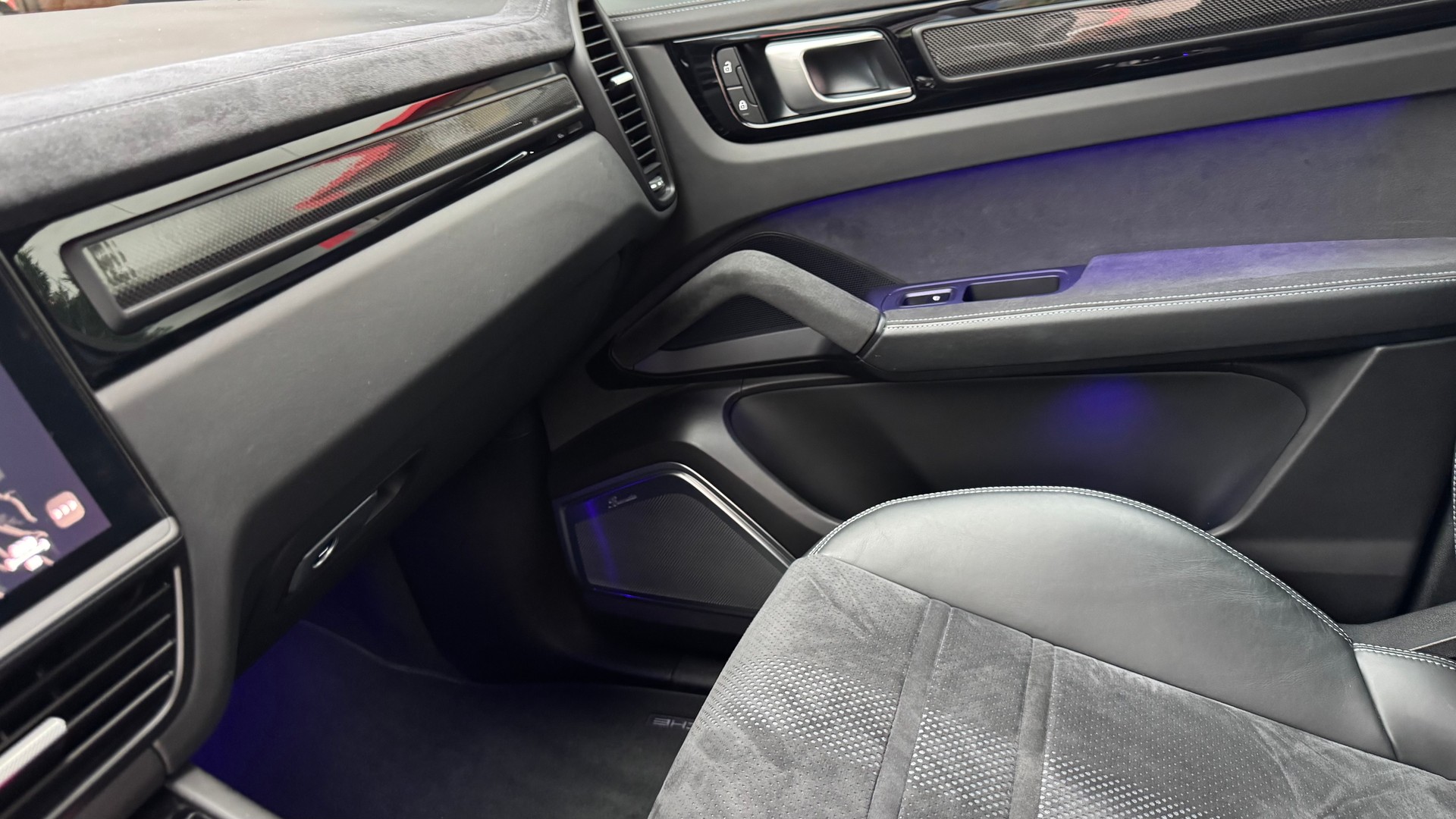 PORSCHE Cayenne Turbo GT-image-24
