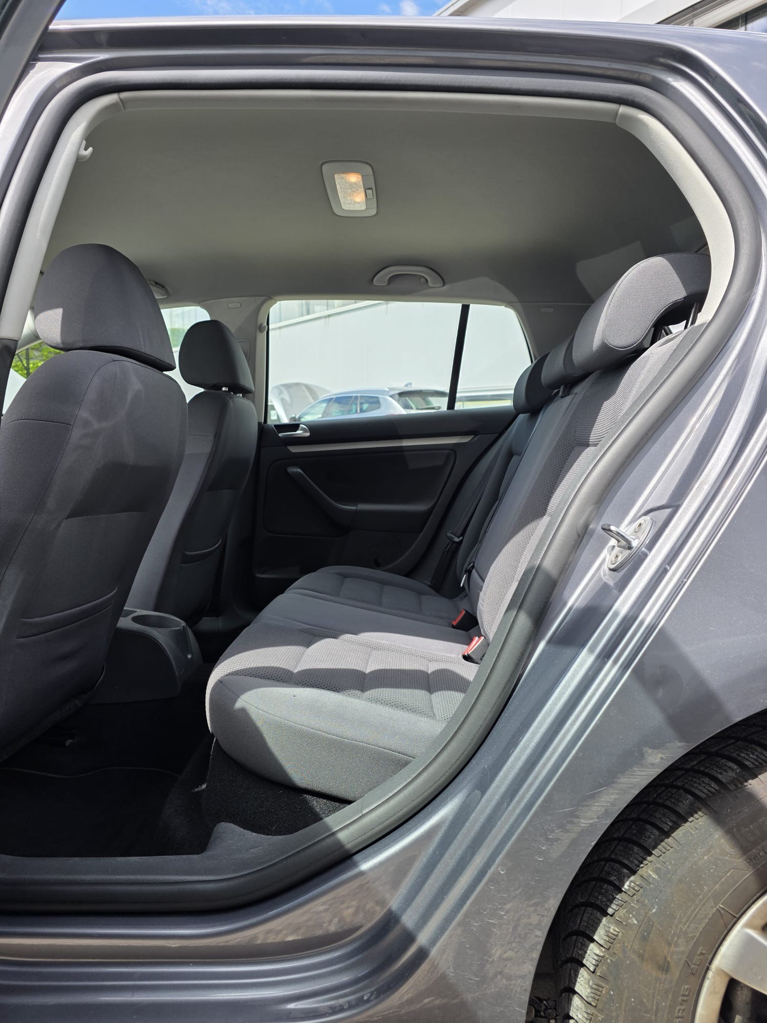 VW Golf 2.0 FSI Comfortline 4Motion-image-9